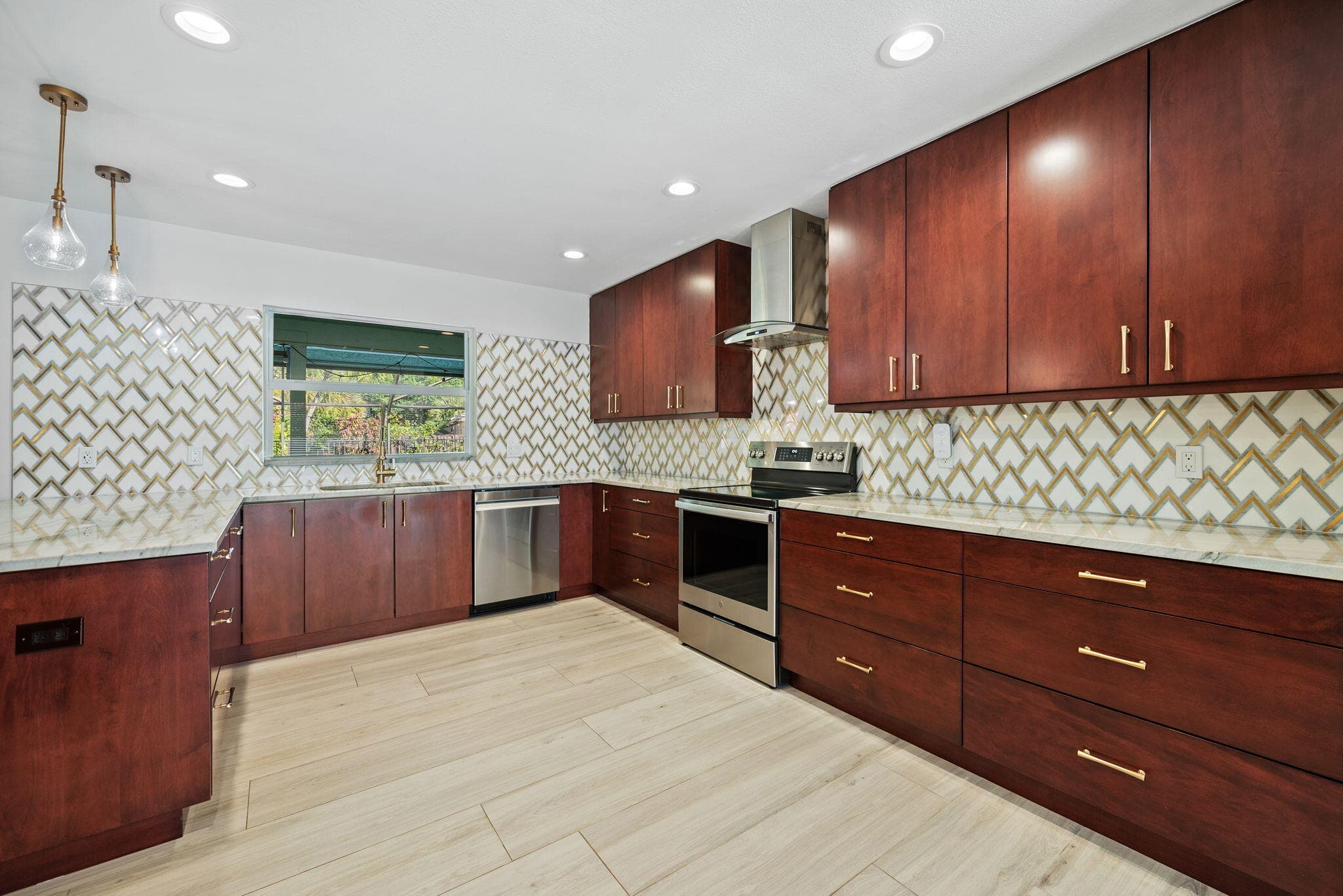 301 Jacaranda Drive, Plantation, FL 33324 — photo 9 of 46