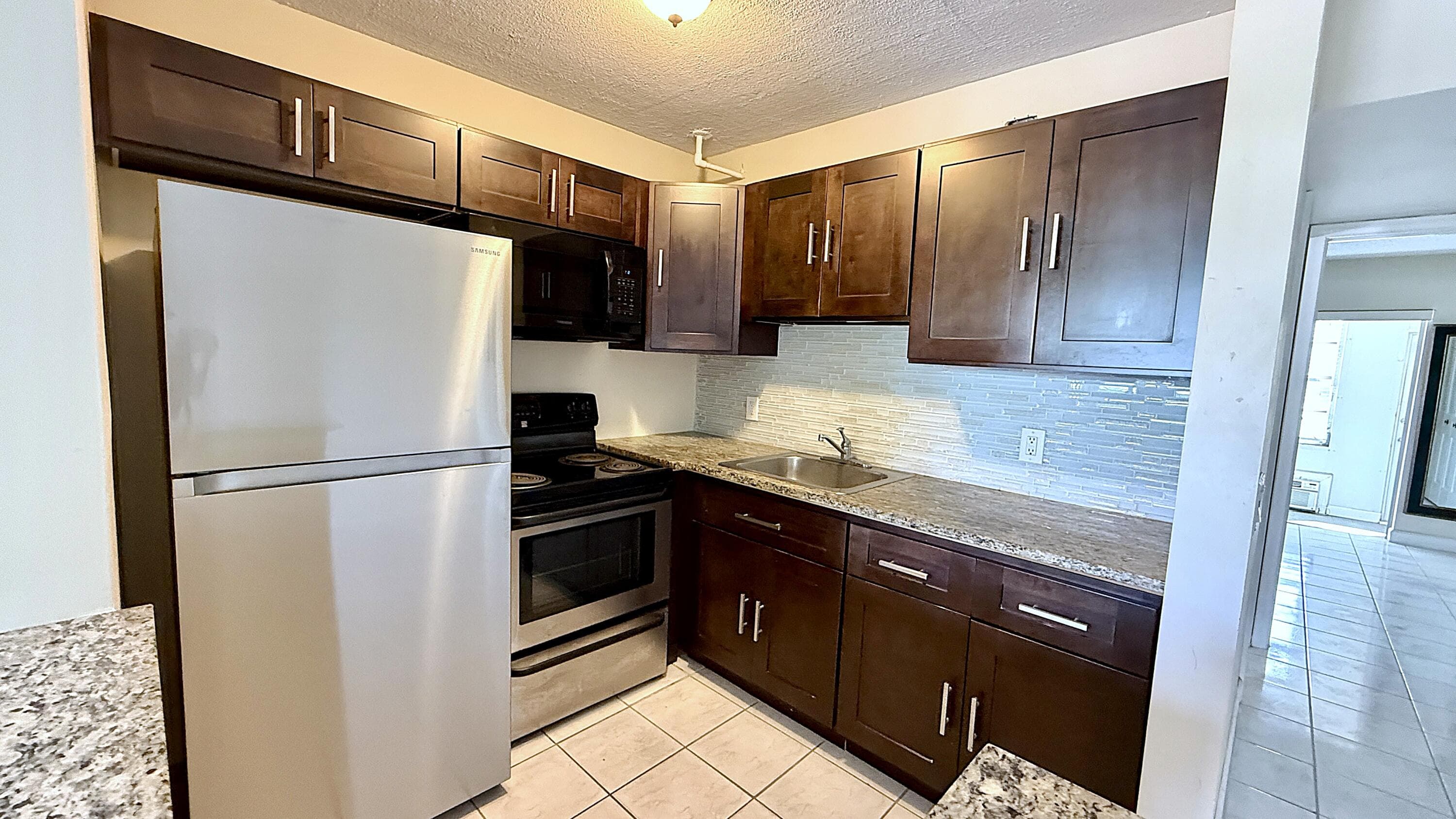 79 Lyndhurst D, Deerfield Beach, FL 33442 — photo 4 of 51