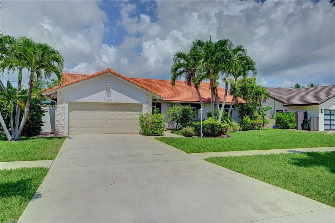 7743 W Country Club Boulevard, Boca Raton, FL 33487 — photo 32 of 39
