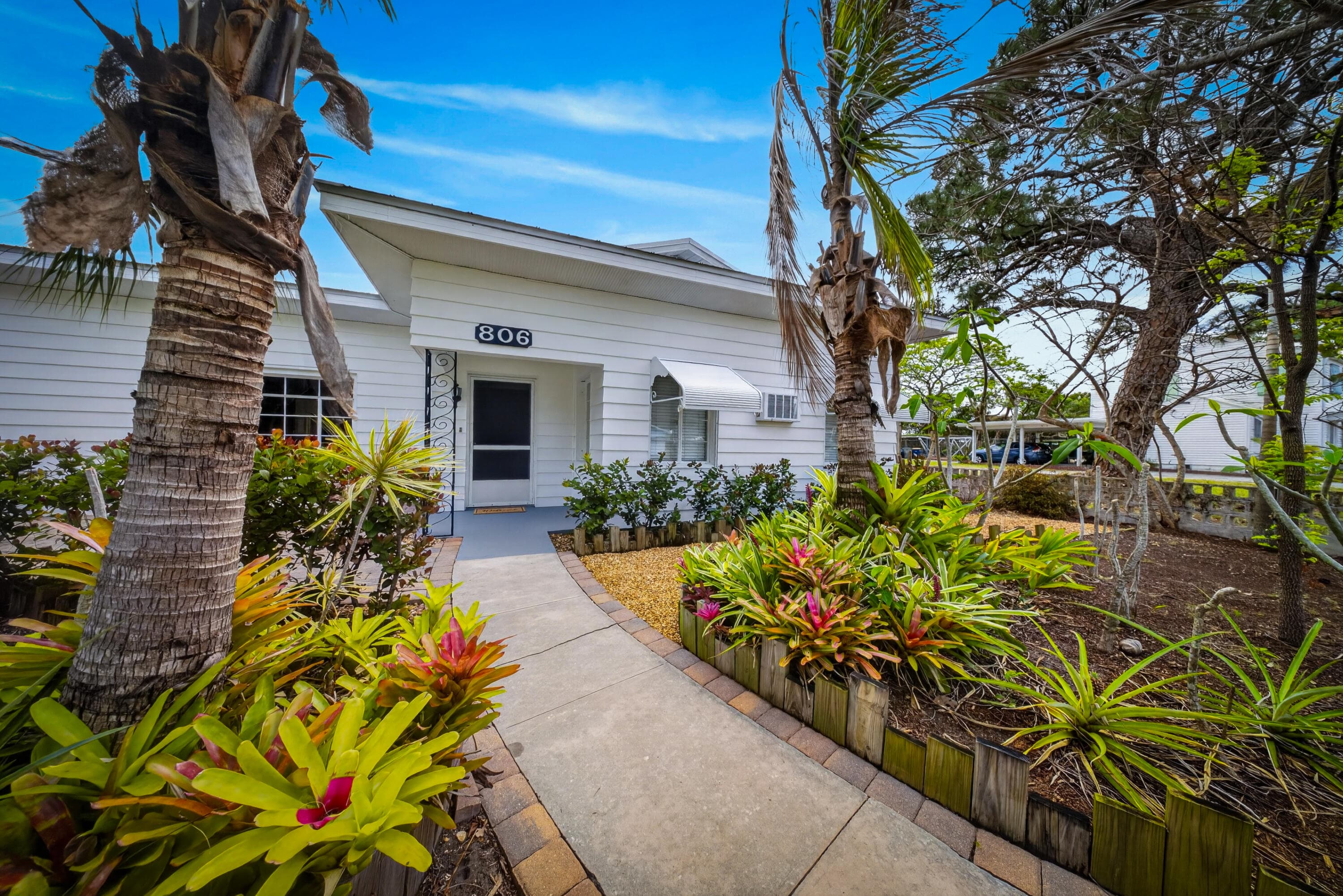 806 S 7th Street, Fort Pierce, FL 34950 — photo 1 of 40