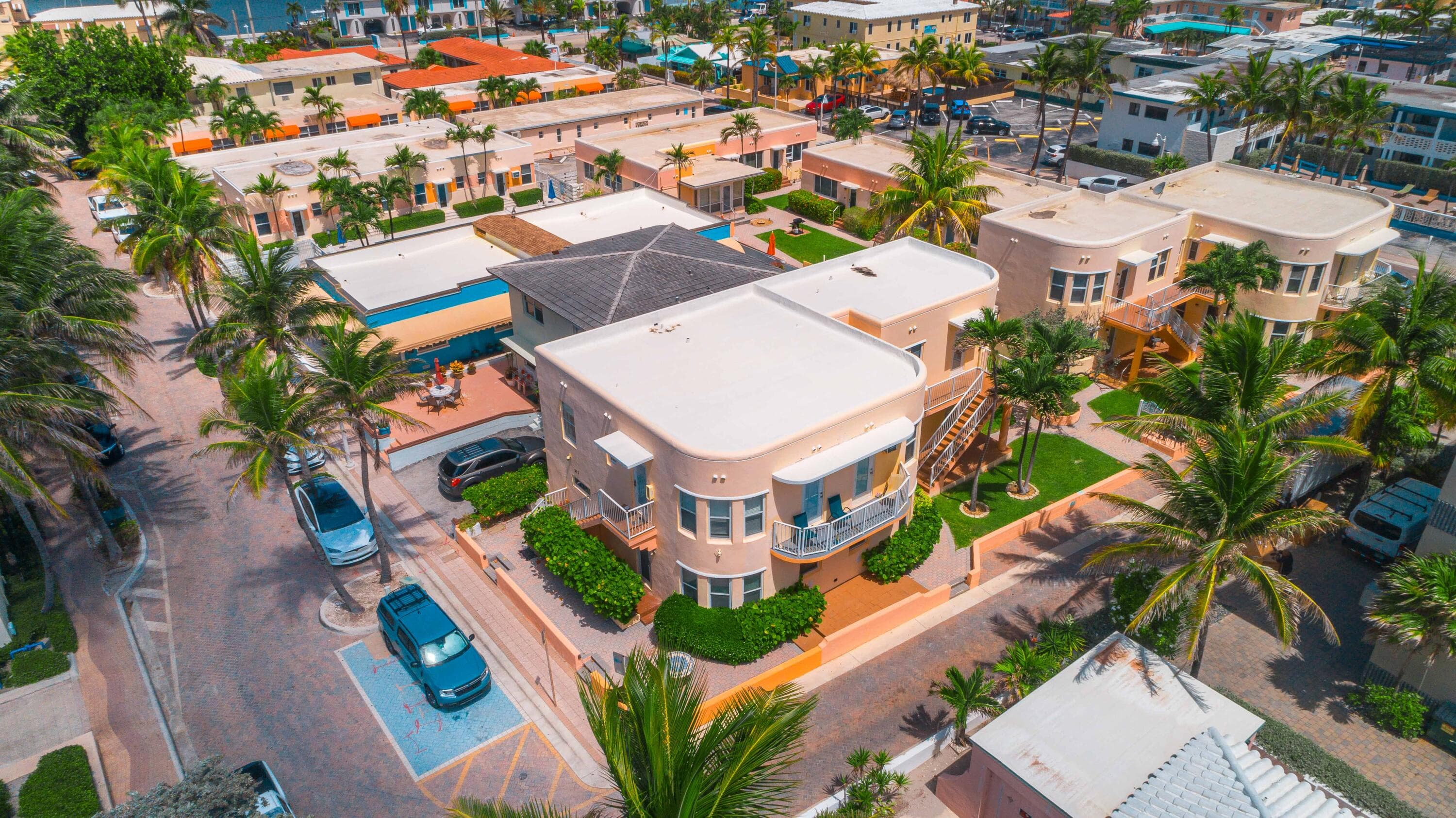 311 Connecticut Street 4, Hollywood, FL 33019 — photo 1 of 26