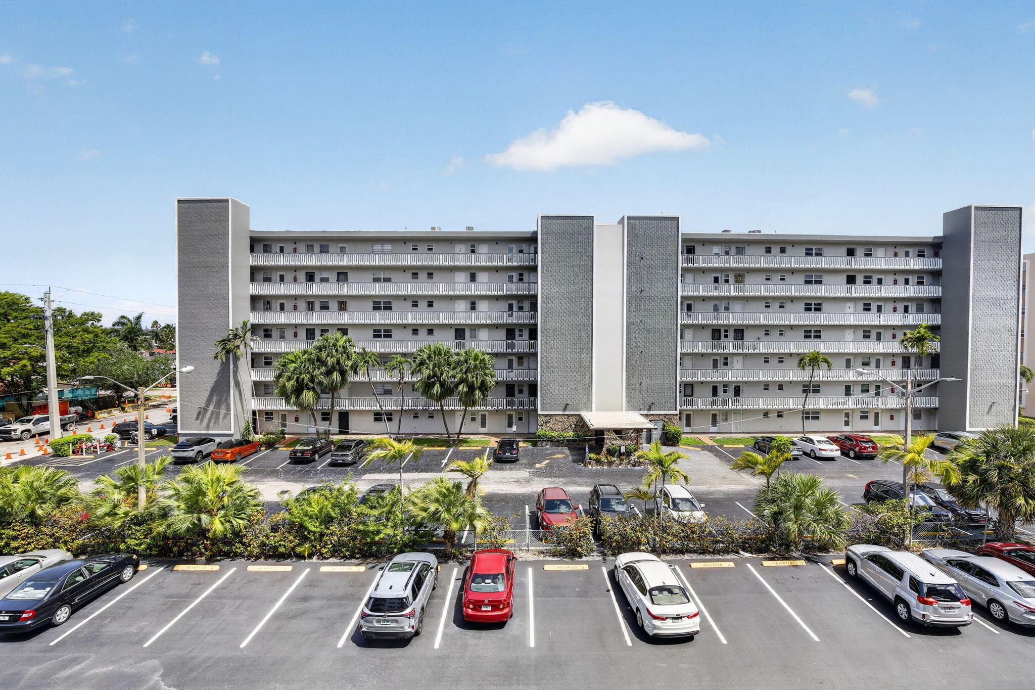 400 NE 12th Avenue 405, Hallandale Beach, FL 33009 — photo 24 of 31