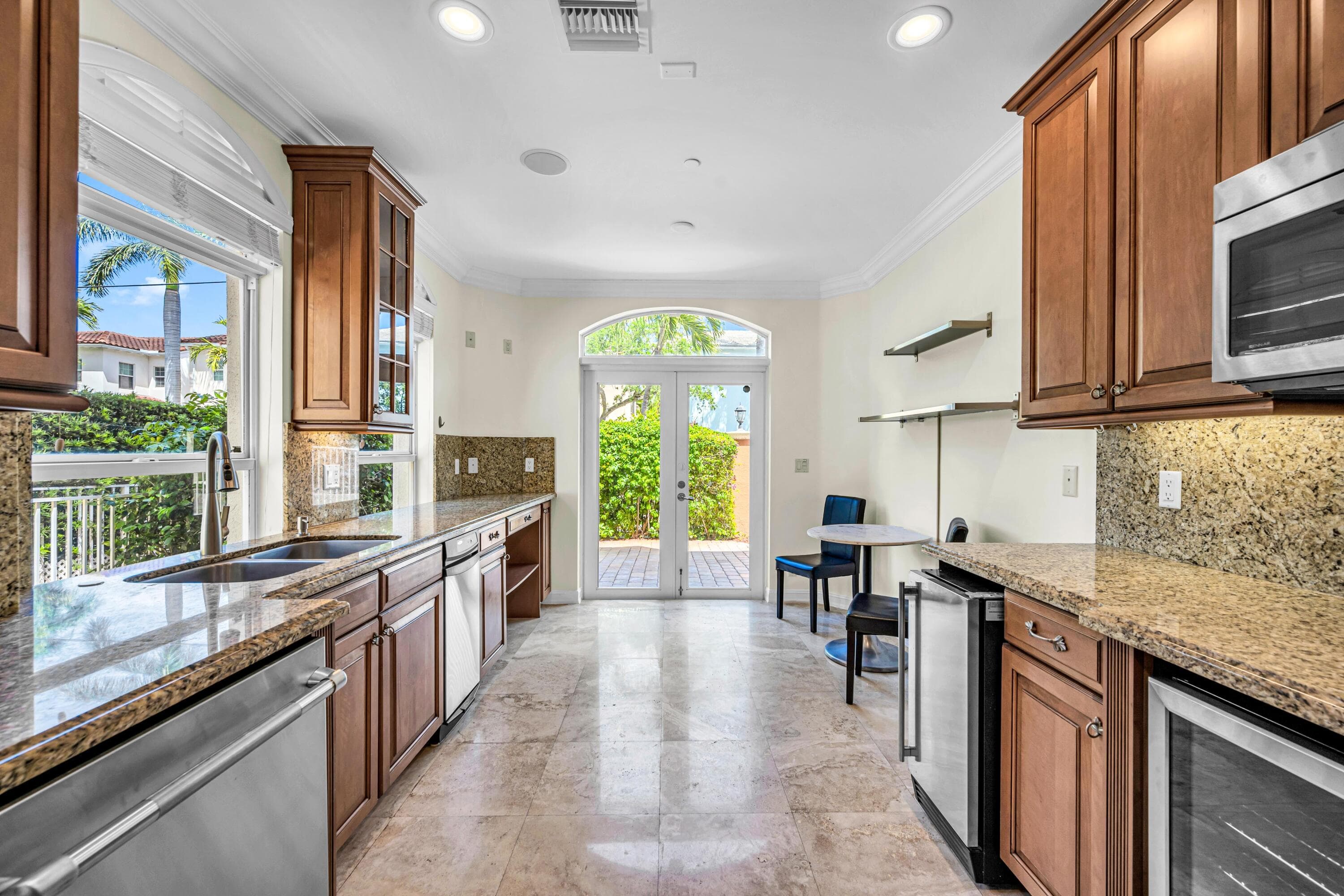 903 NE 17th Way 104, Fort Lauderdale, FL 33304 — photo 10 of 36