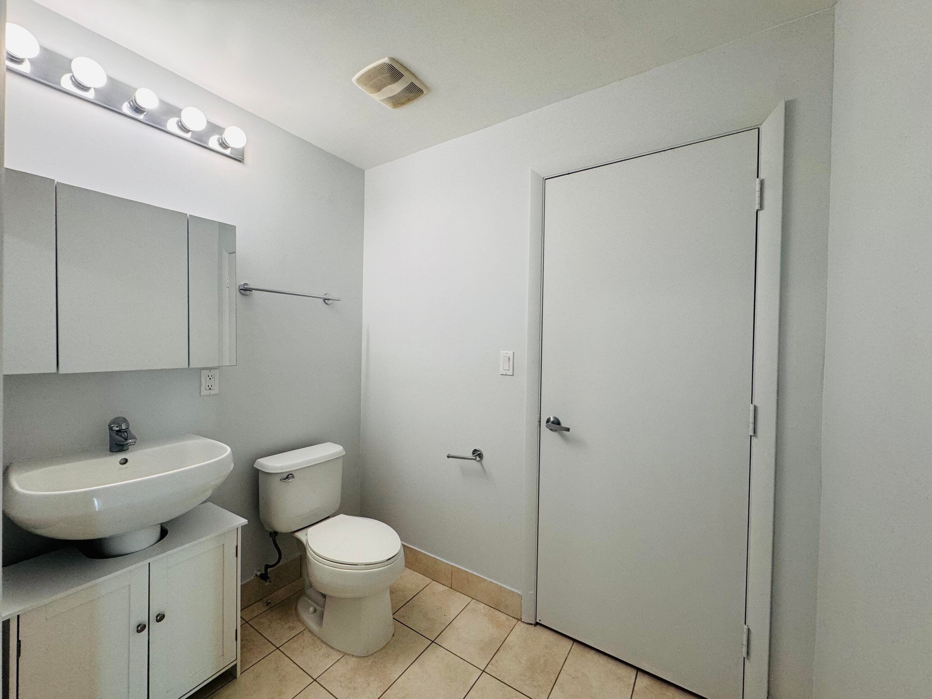 1900 N Bayshore Drive 3609, Miami, FL 33132 — photo 4 of 21