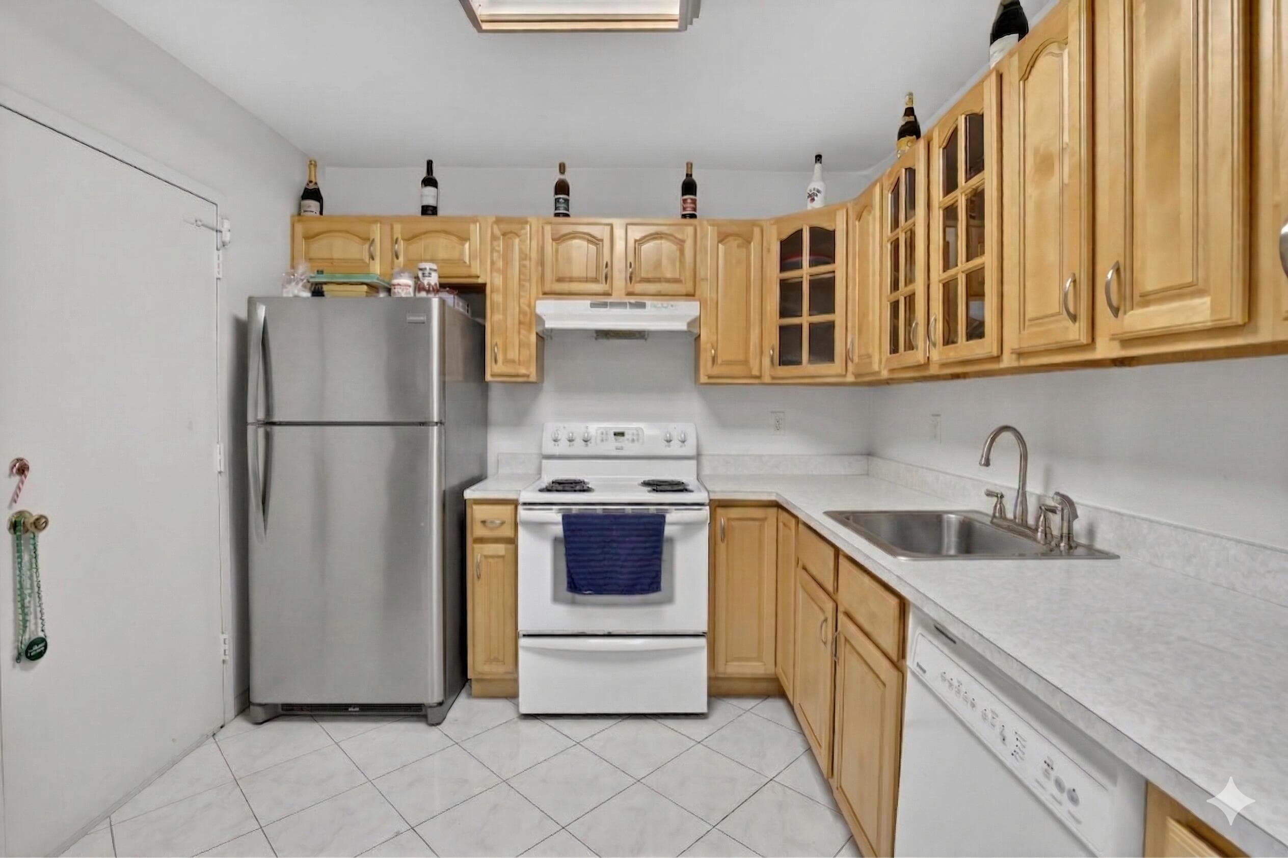 400 NE 12th Avenue 405, Hallandale Beach, FL 33009 — photo 5 of 31