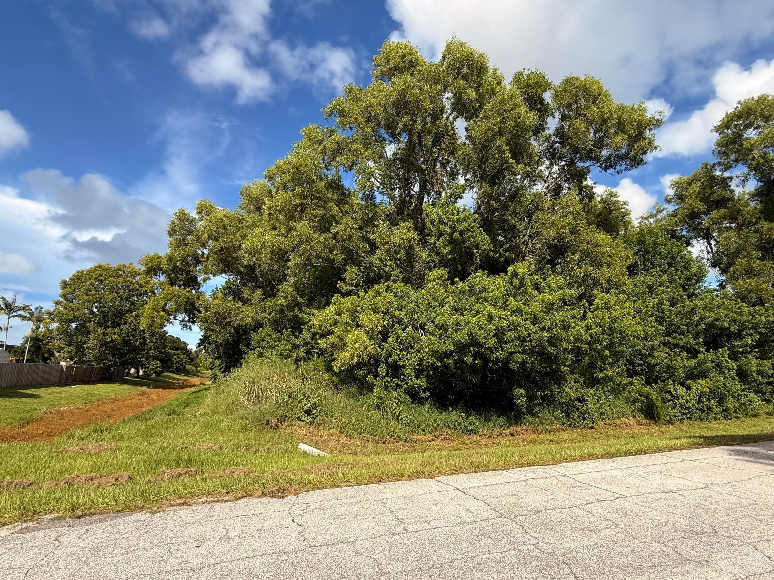 574 SE Nome Drive, Port St. Lucie, FL 34984 — photo 4 of 5