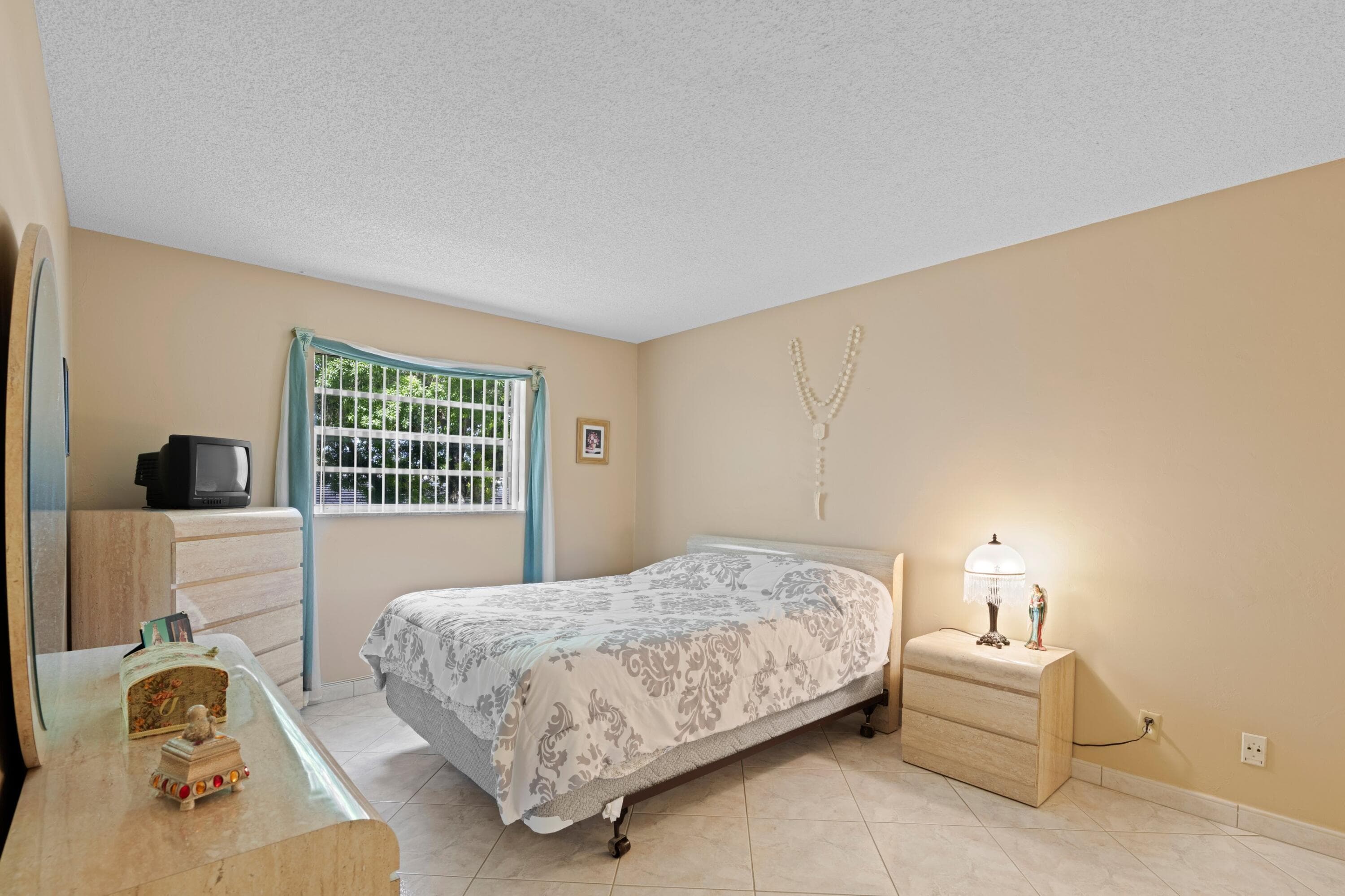 4000 NW 44th Avenue 207, Lauderdale Lakes, FL 33319 — photo 10 of 39