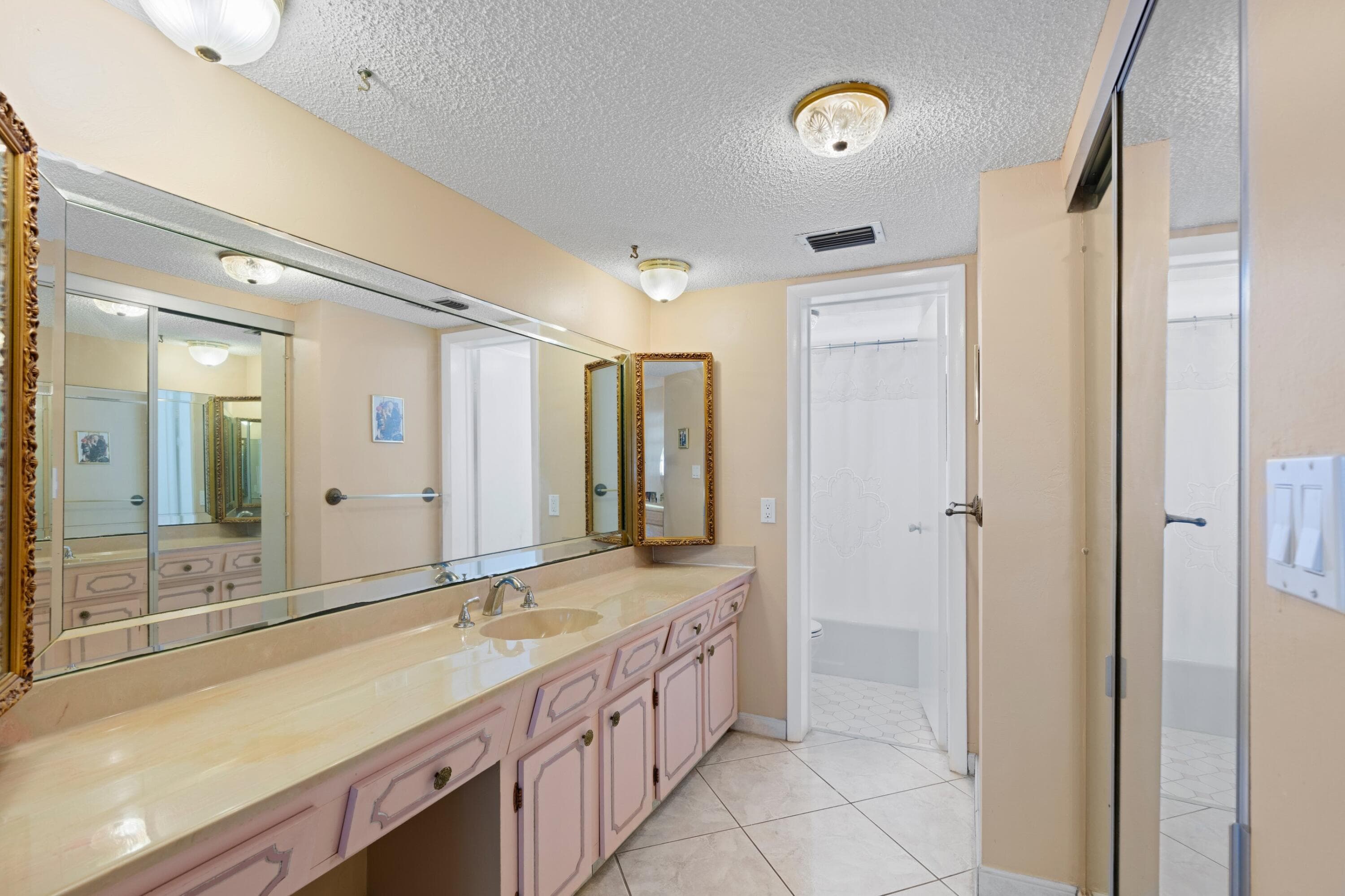 4000 NW 44th Avenue 207, Lauderdale Lakes, FL 33319 — photo 12 of 39