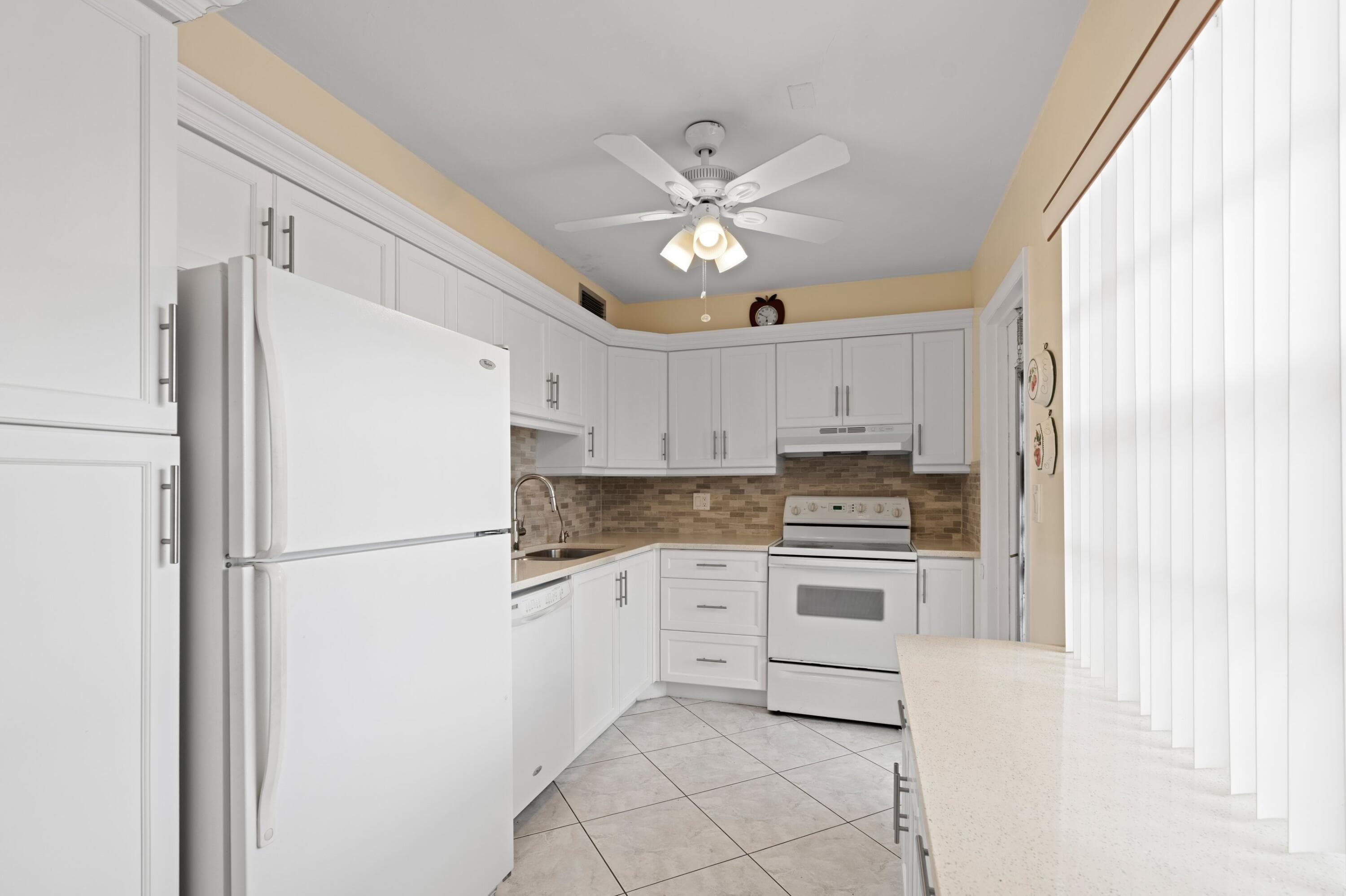 4000 NW 44th Avenue 207, Lauderdale Lakes, FL 33319 — photo 8 of 39