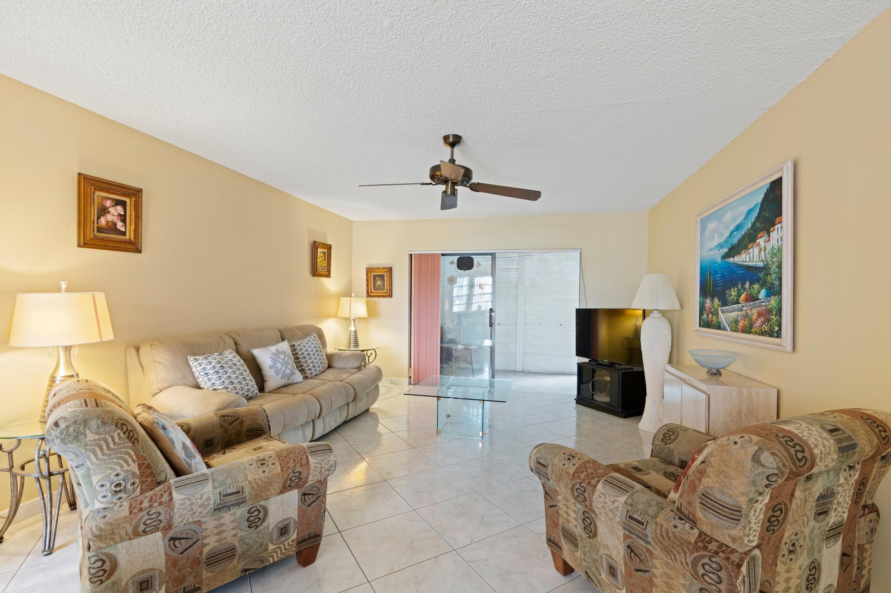 4000 NW 44th Avenue 207, Lauderdale Lakes, FL 33319 — photo 6 of 39