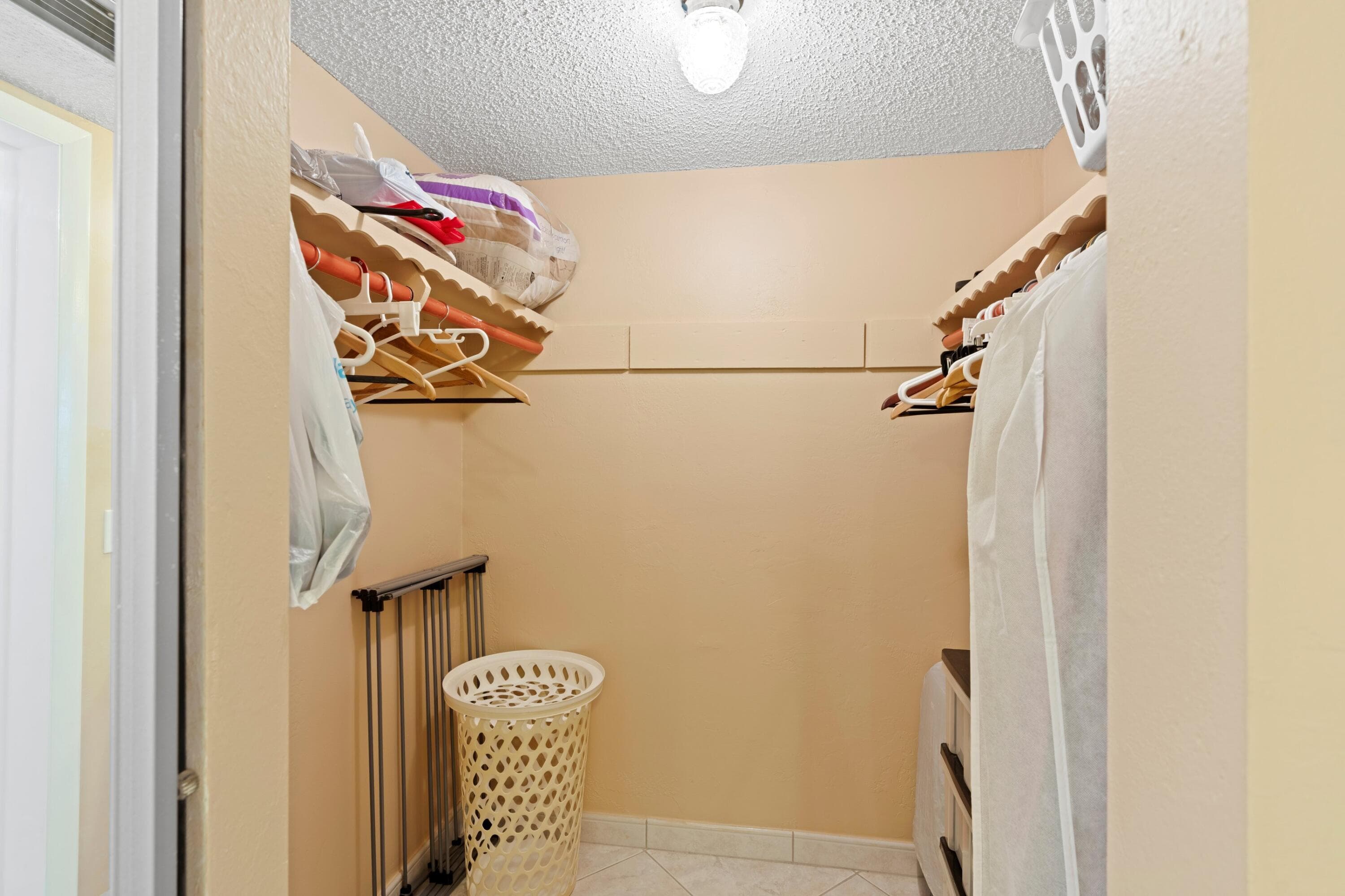 4000 NW 44th Avenue 207, Lauderdale Lakes, FL 33319 — photo 11 of 39