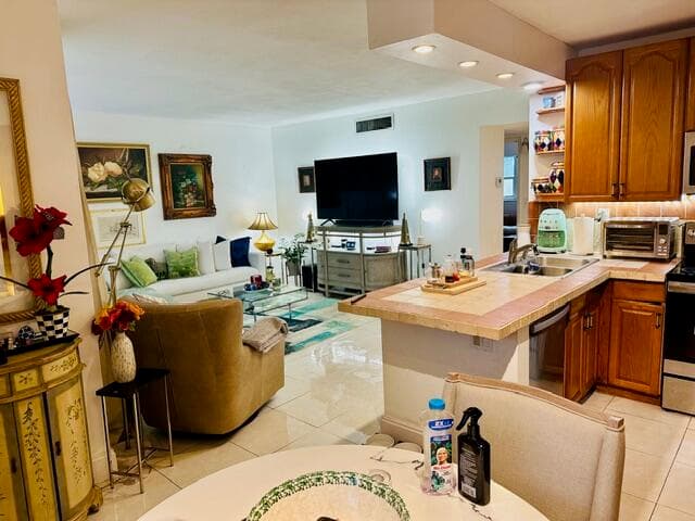 1150 NW 30th Court NW 203, Wilton Manors, FL 33311 — photo 3 of 12