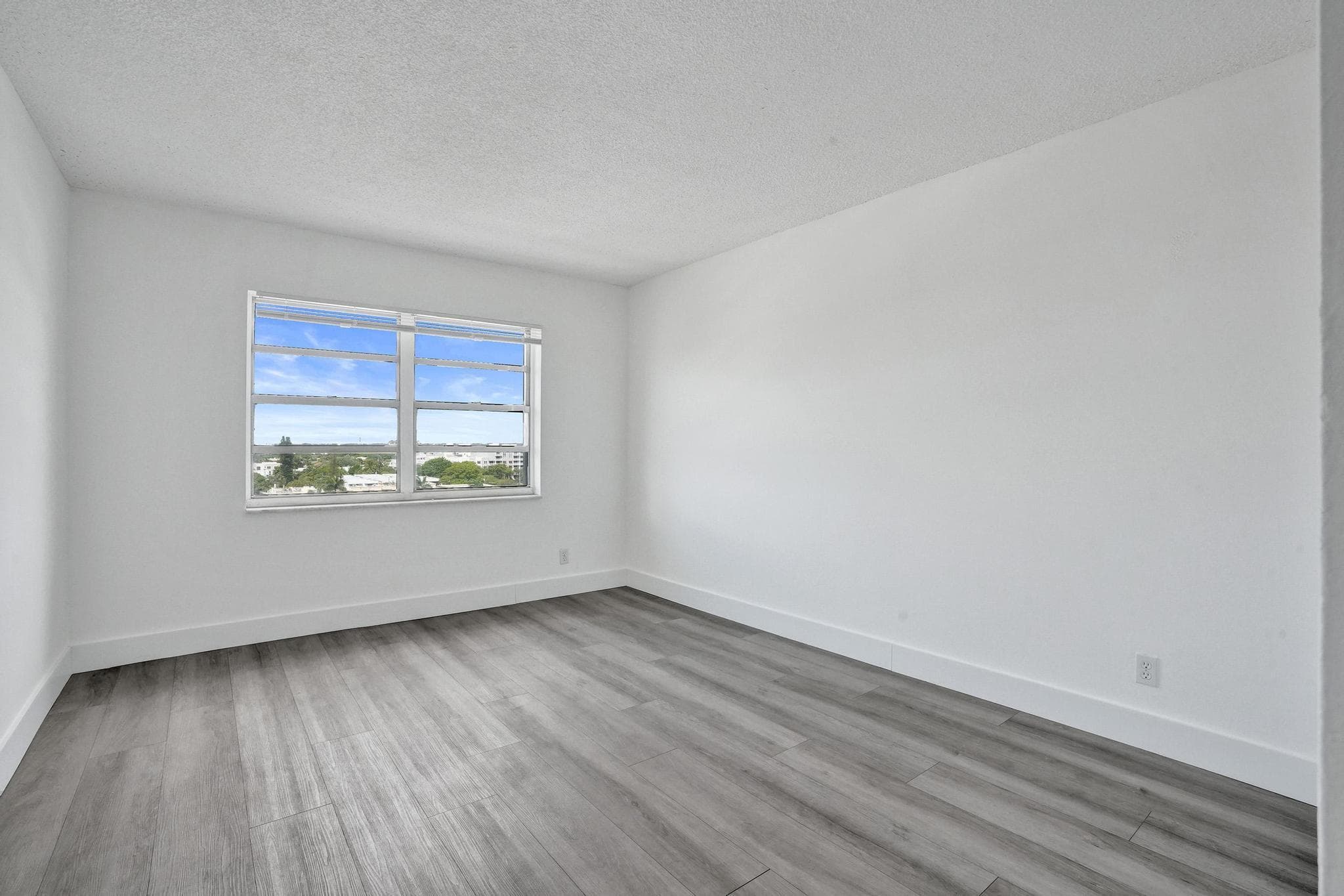900 NE 18th Avenue 1004, Fort Lauderdale, FL 33304 — photo 3 of 39