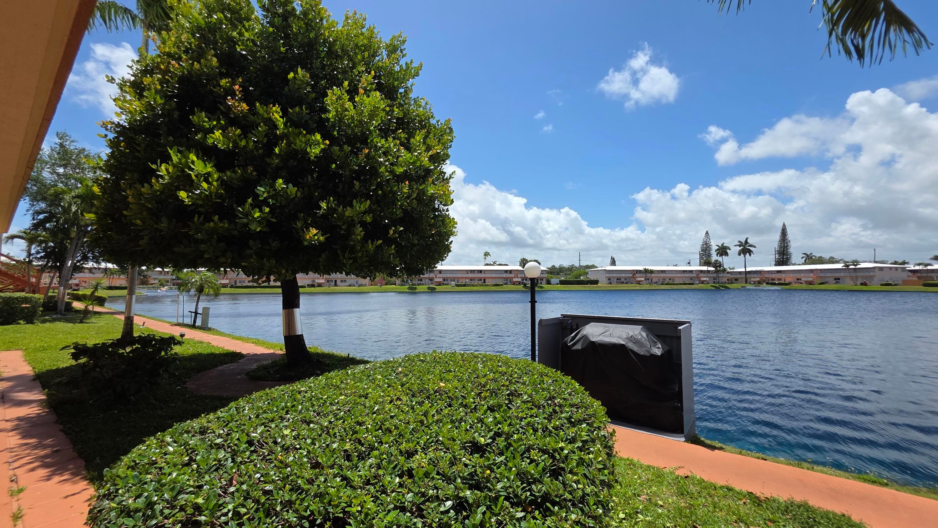 900 SW 10th Terrace 2s, Hallandale Beach, FL 33009 — photo