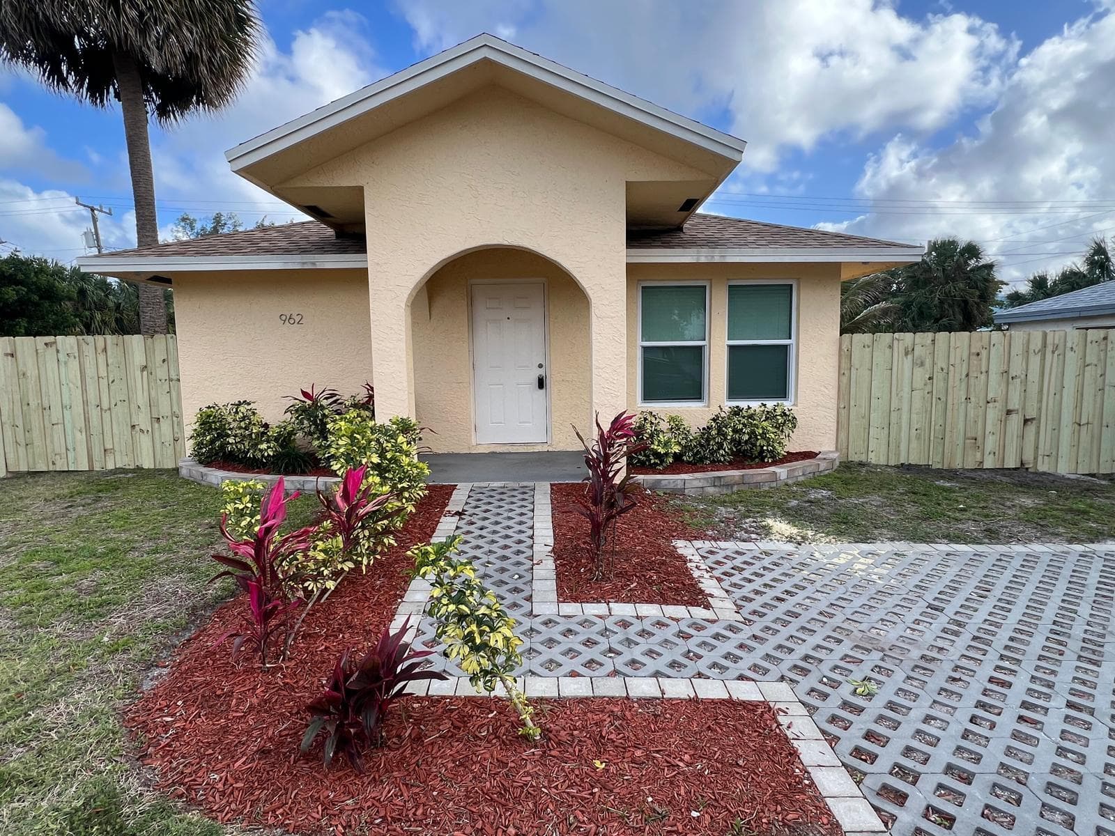 962 29th Street, West Palm Beach, FL 33407 — photo 1 of 20