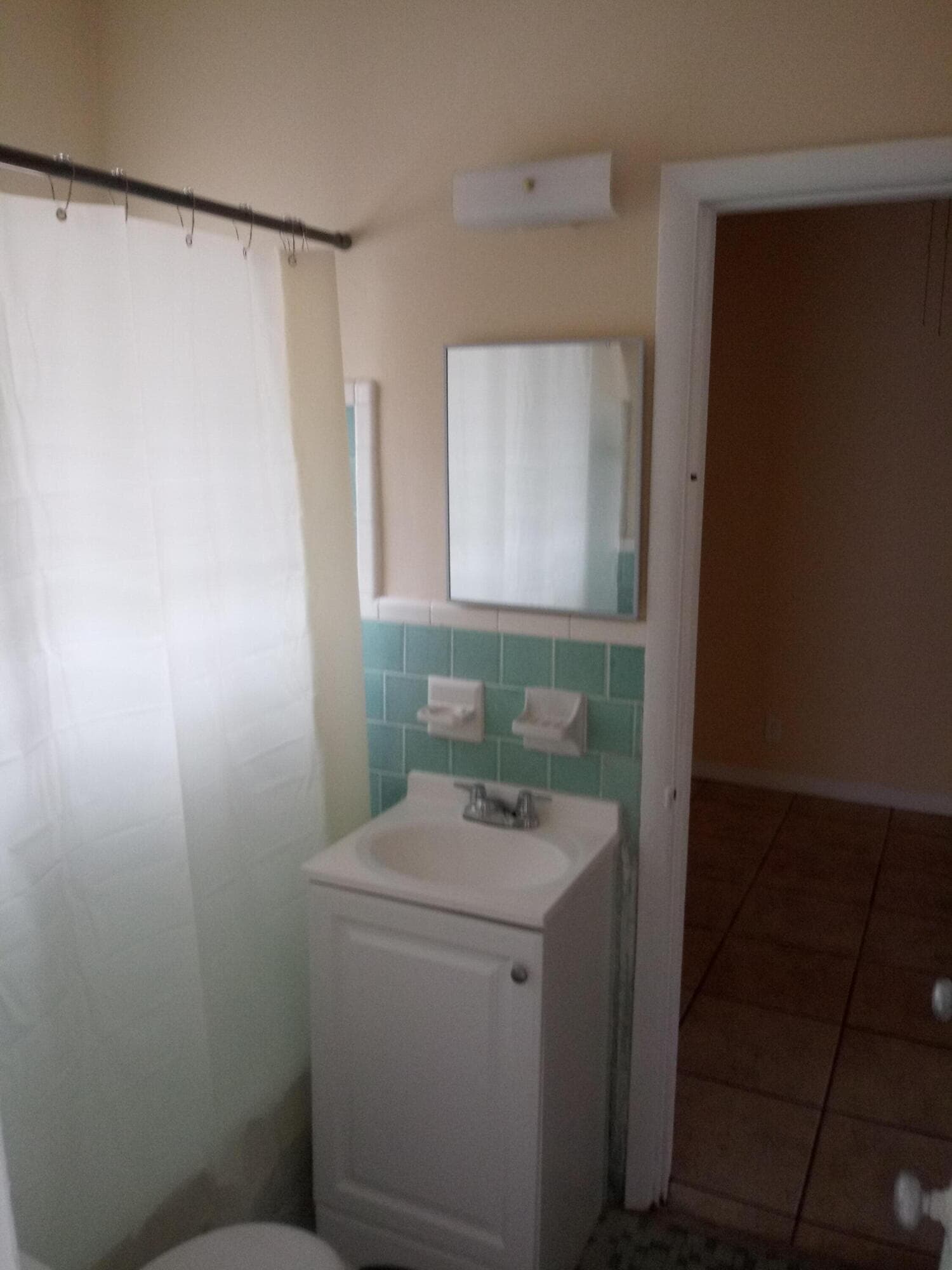 Townhouse in Hallandale Beach — photo 9 of 11