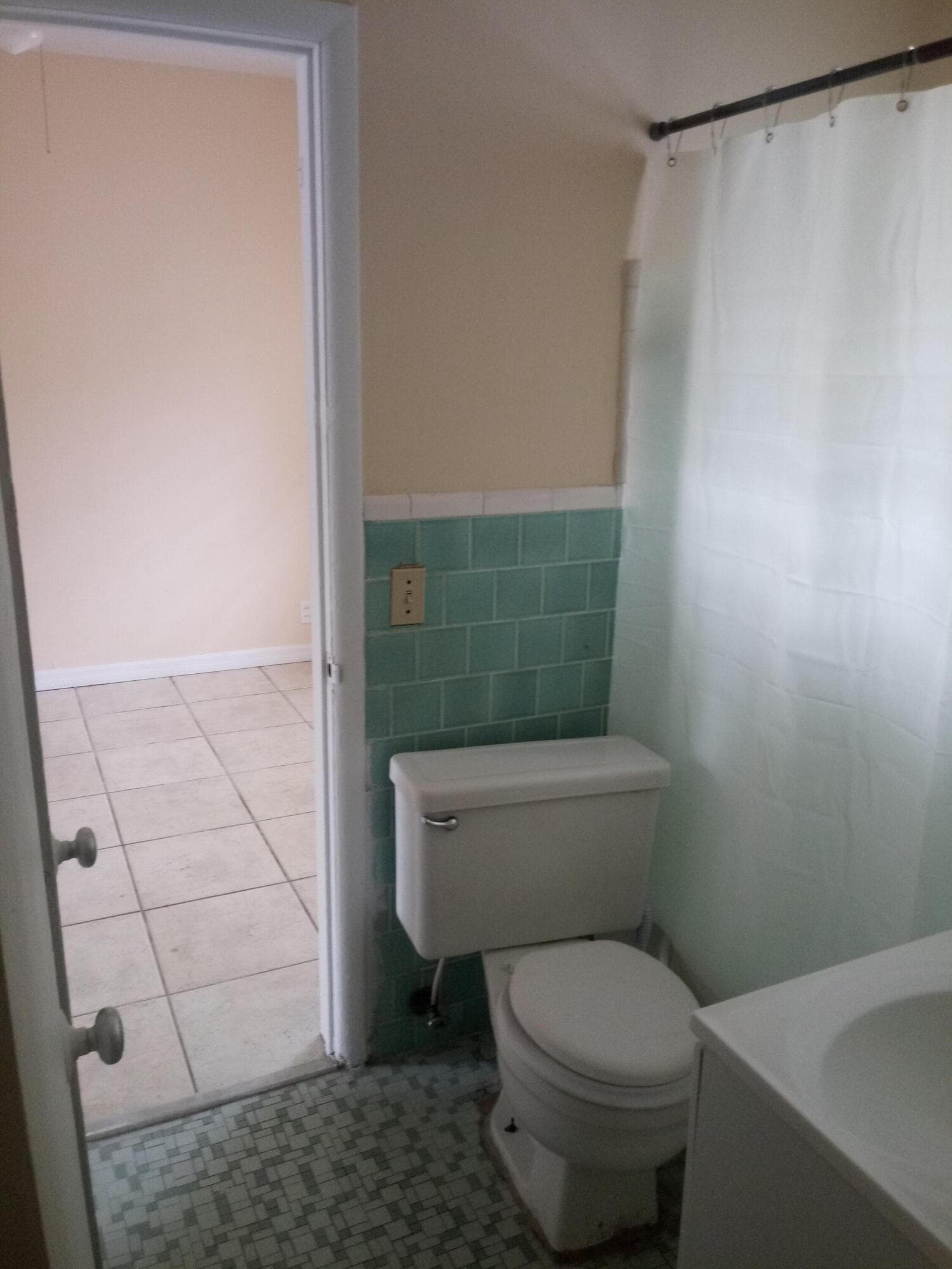 Townhouse in Hallandale Beach — photo 10 of 11