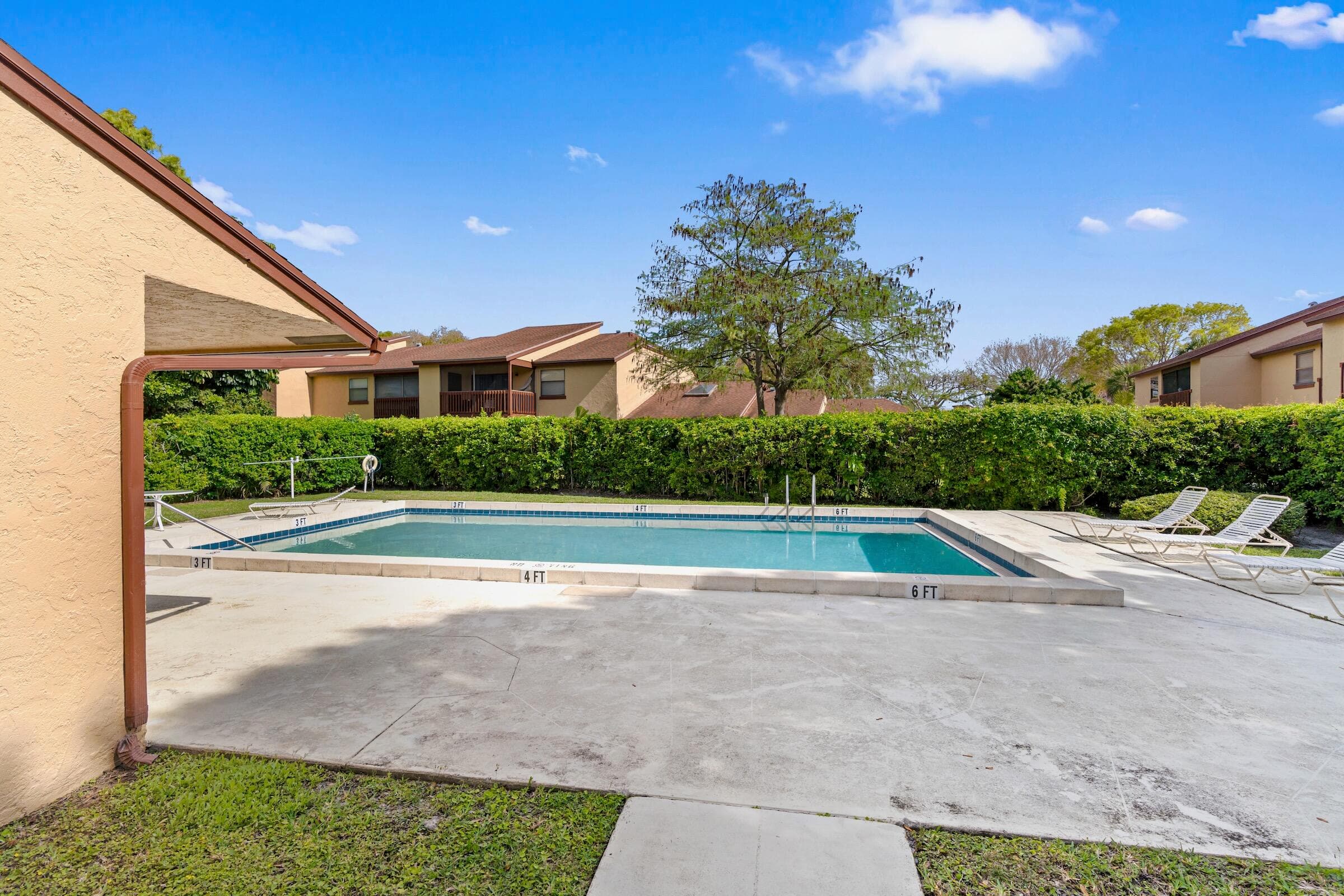 402 Lakeview Drive E, Royal Palm Beach, FL 33411 — photo 4 of 26
