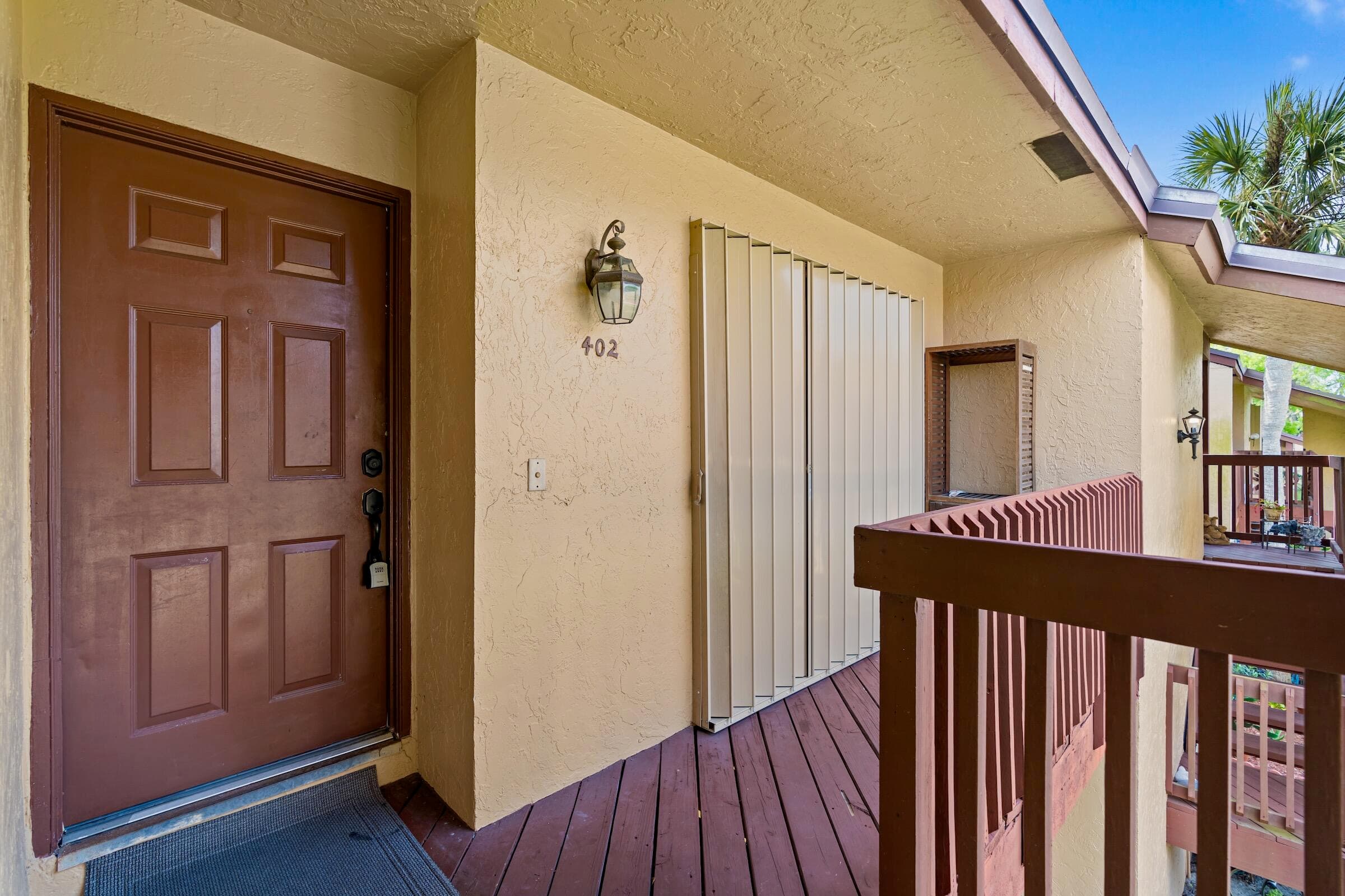 402 Lakeview Drive E, Royal Palm Beach, FL 33411 — photo 10 of 26