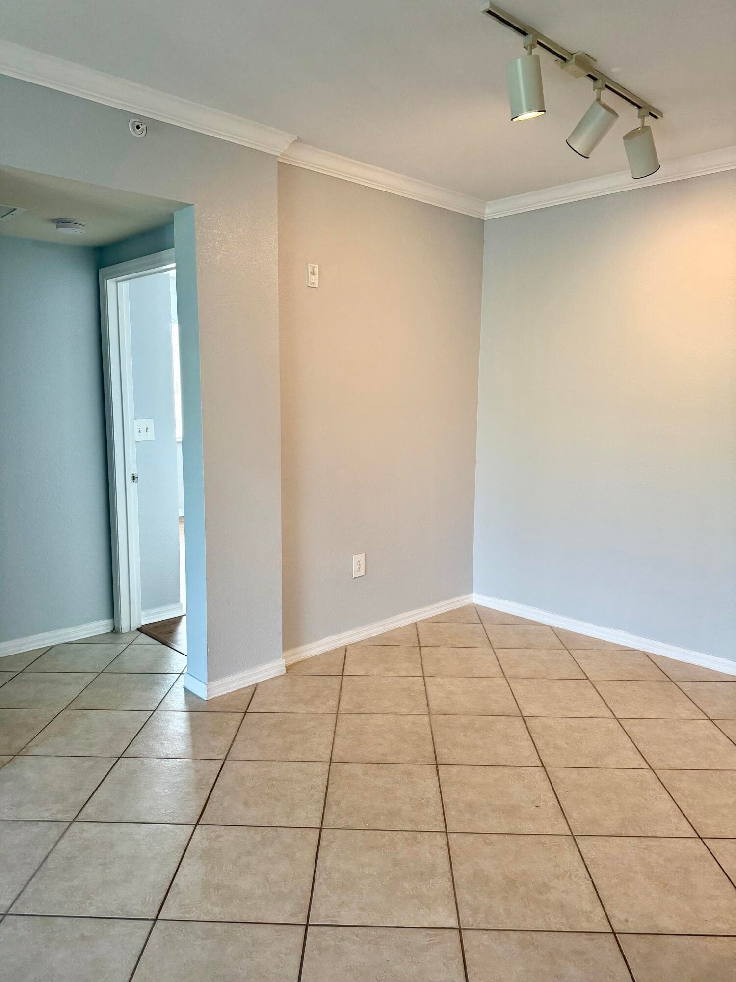6394 Emerald Dunes Drive 205, West Palm Beach, FL 33411 — photo 5 of 10