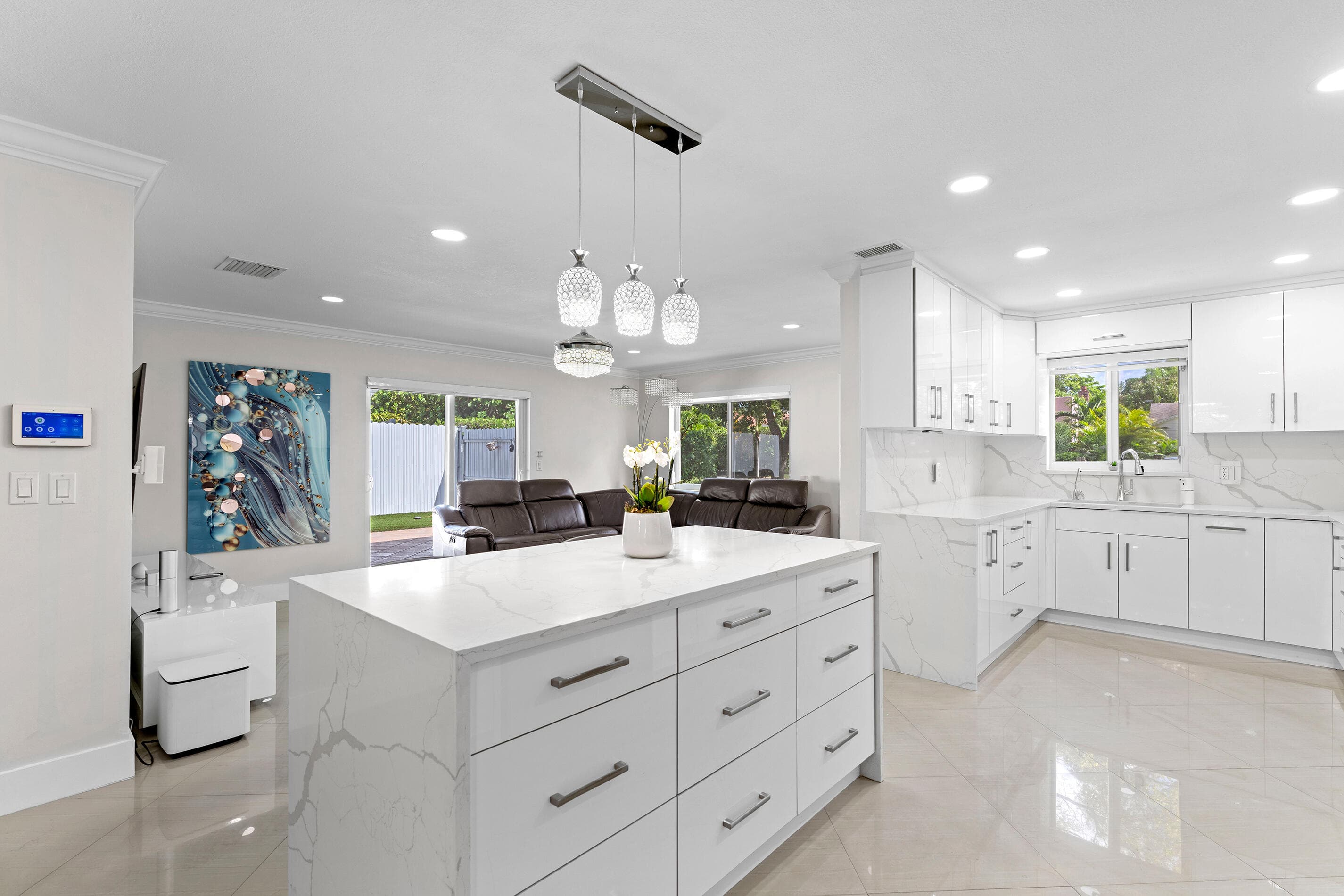 747 Avon Road, West Palm Beach, FL 33401 — photo 4 of 31