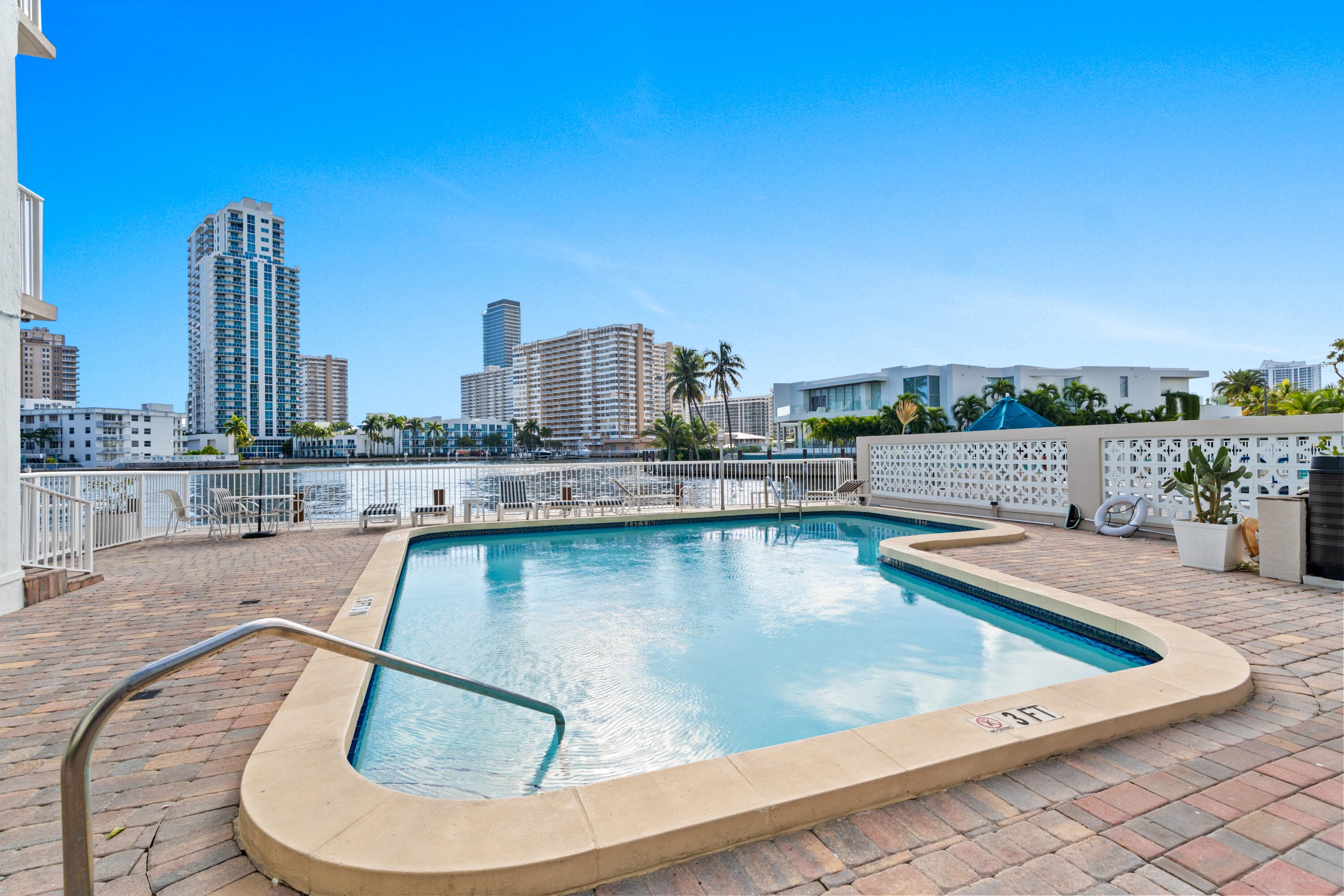 121 Golden Isles Drive Ph1, Hallandale Beach, FL 33009 — photo 8 of 50