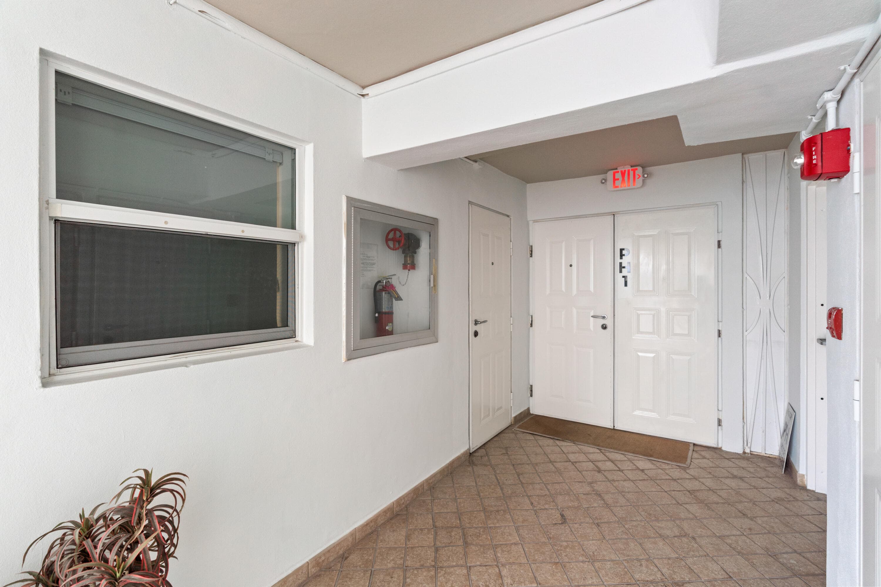 121 Golden Isles Drive Ph1, Hallandale Beach, FL 33009 — photo 13 of 50
