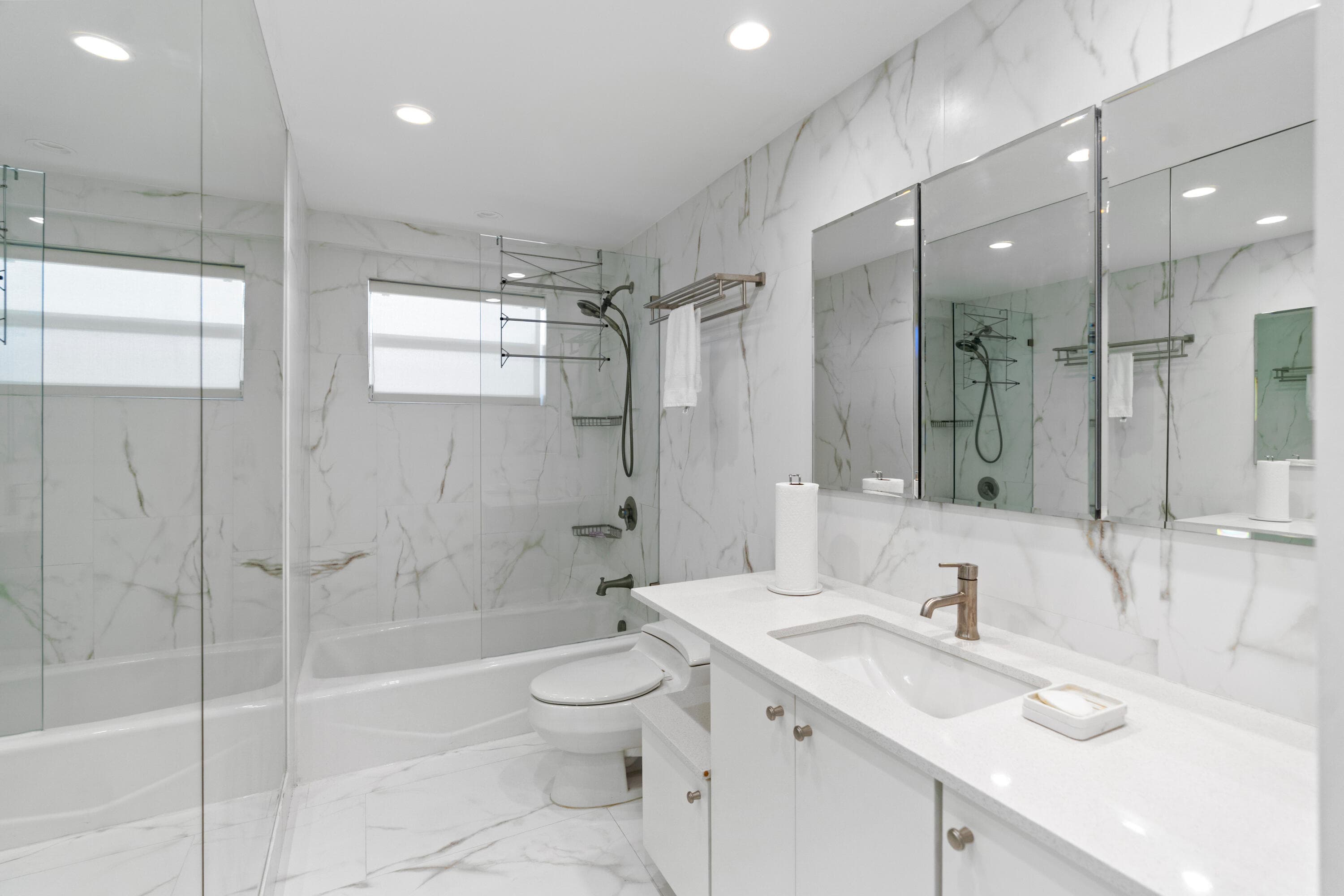 121 Golden Isles Drive Ph1, Hallandale Beach, FL 33009 — photo 40 of 50