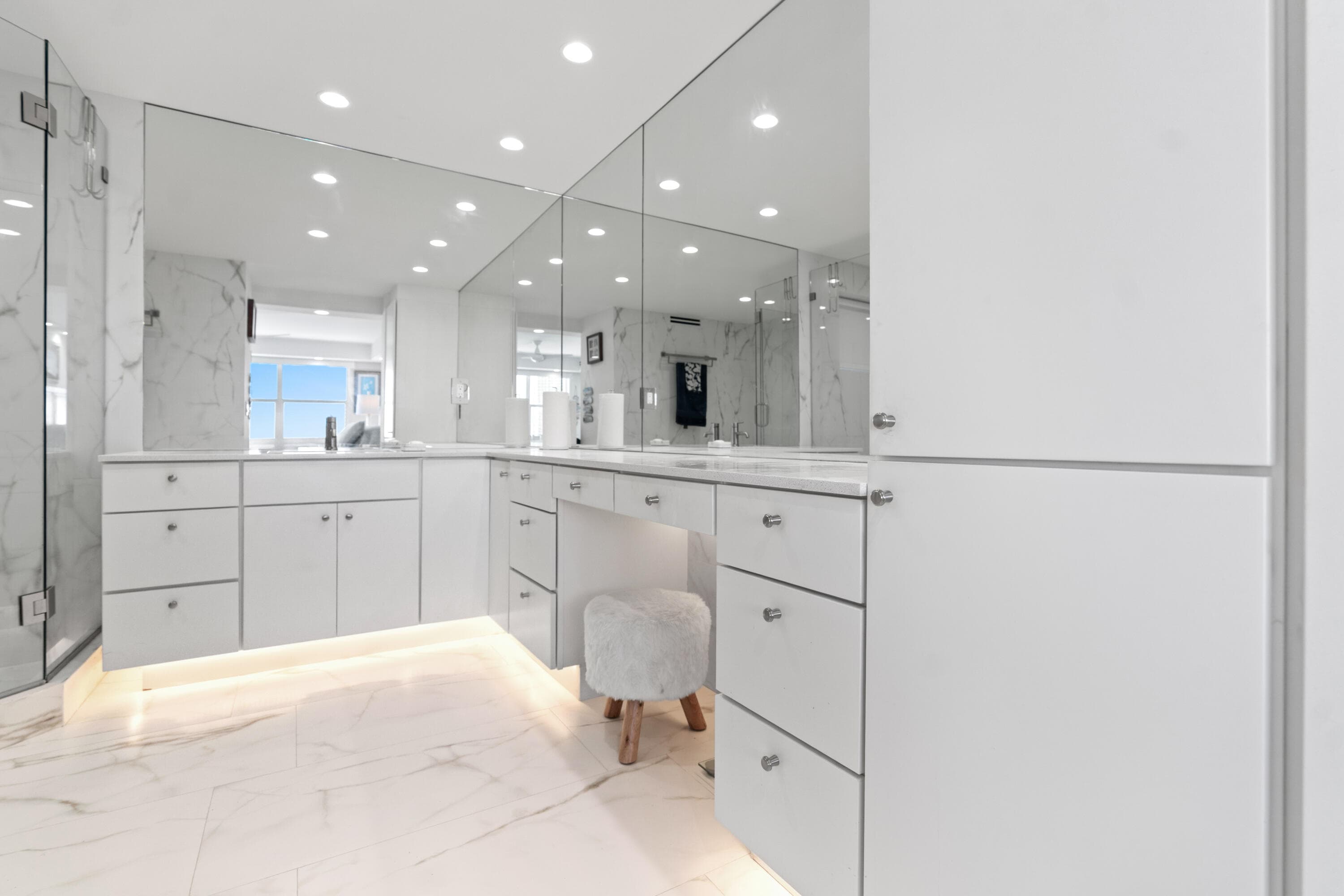 121 Golden Isles Drive Ph1, Hallandale Beach, FL 33009 — photo 46 of 50