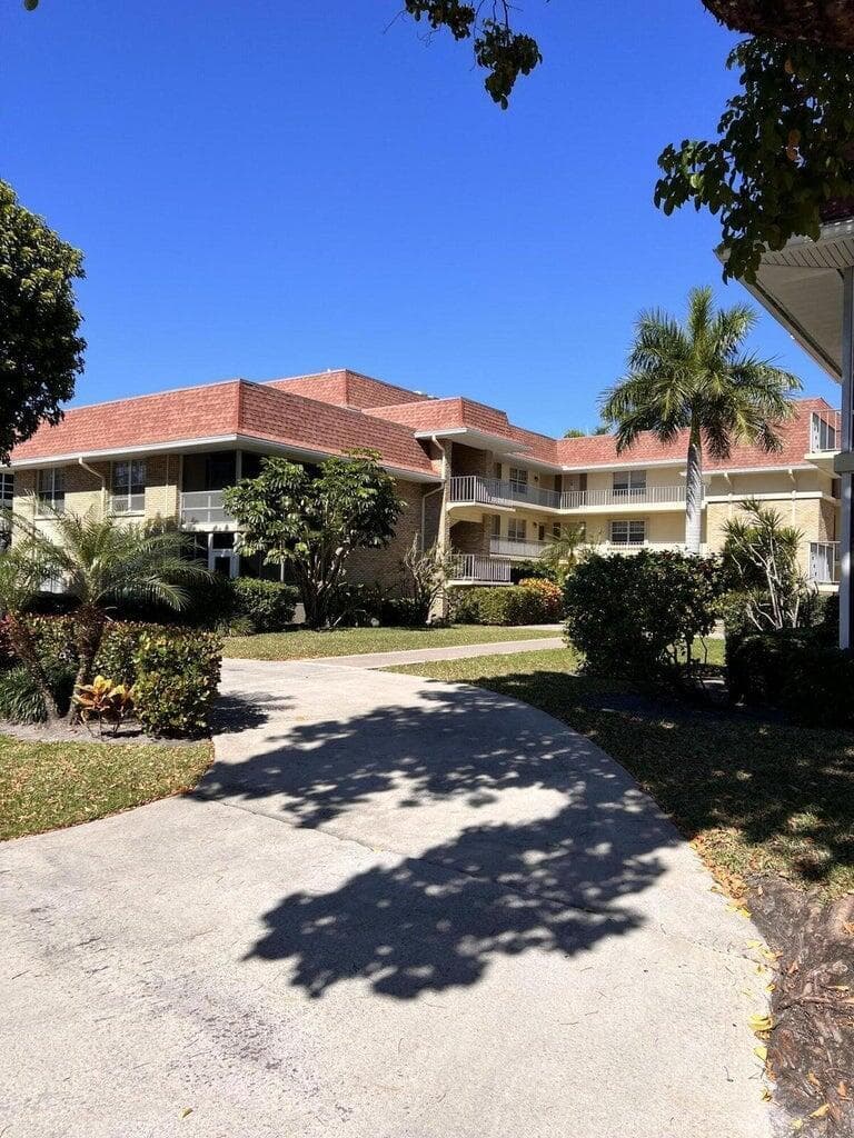 5580 W Tamberlane Circle 235, Palm Beach Gardens, FL 33418 — photo 1 of 32