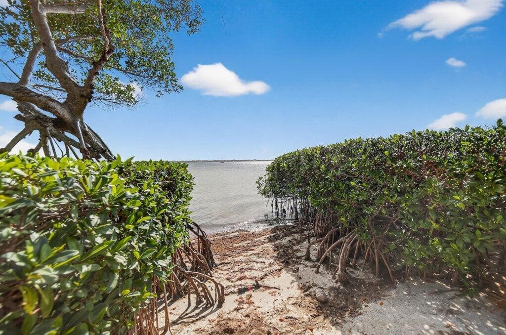 218 NE Edgewater Drive 218, Hutchinson Island, FL 34996 — photo 15 of 44