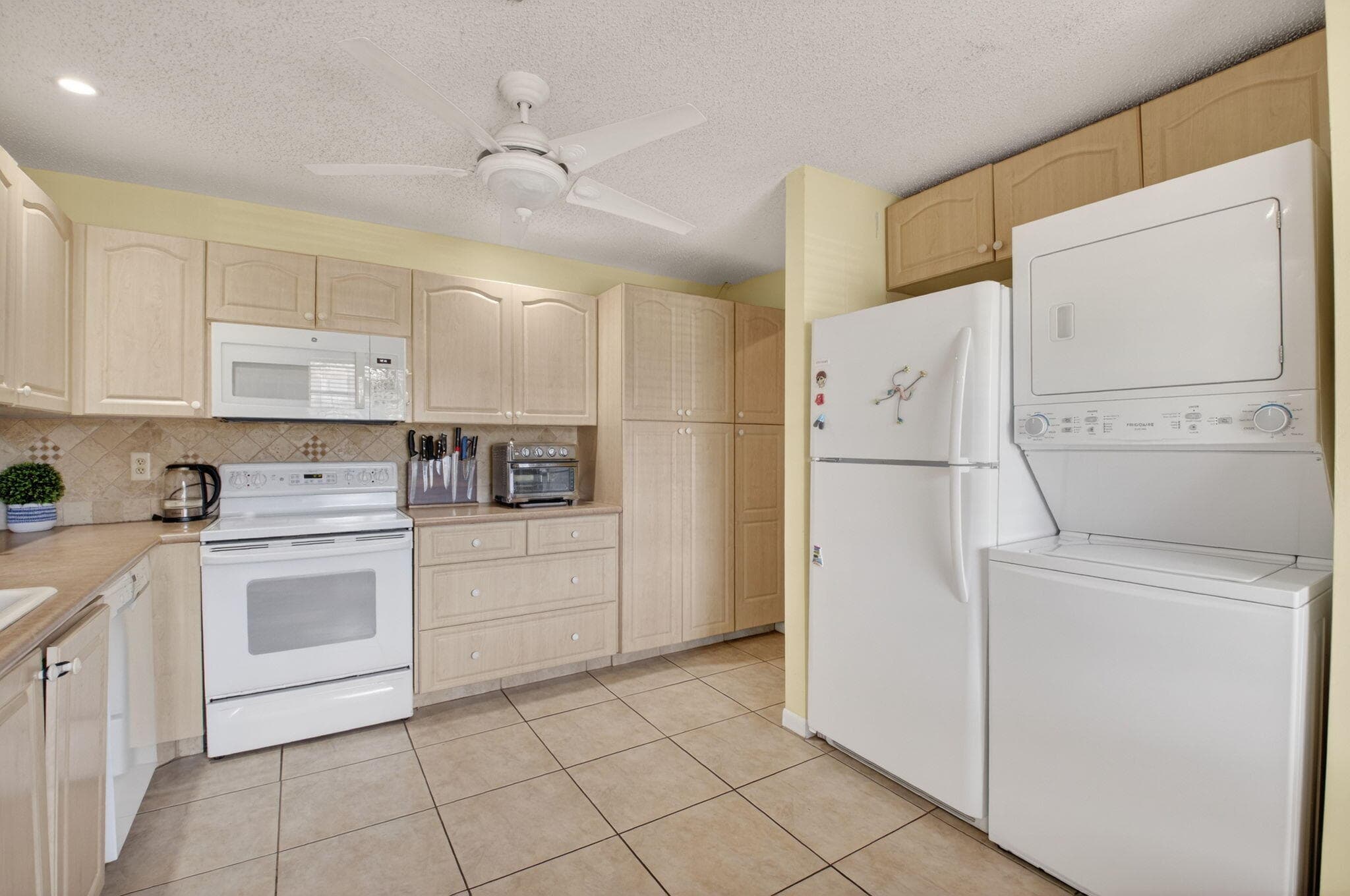 1600 NW 18th Avenue 104, Delray Beach, FL 33445 — photo 6 of 30
