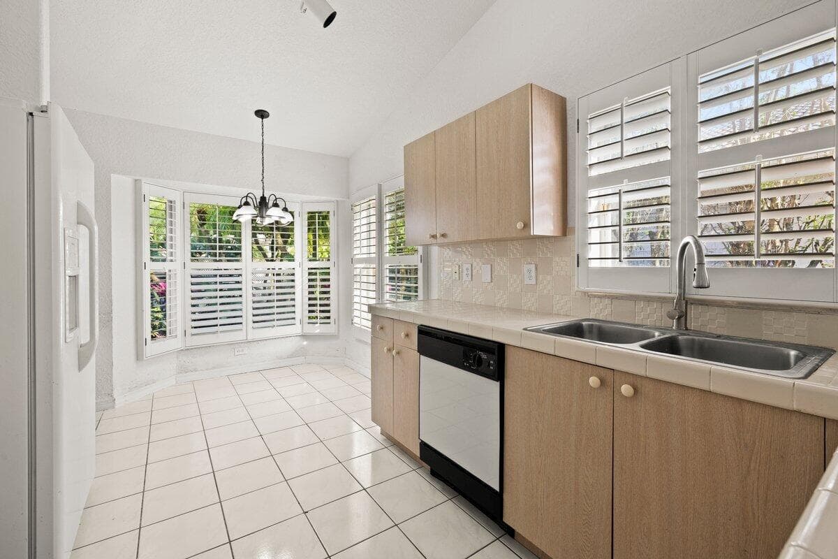 363 SW 161st Avenue, Pembroke Pines, FL 33027 — photo 11 of 34