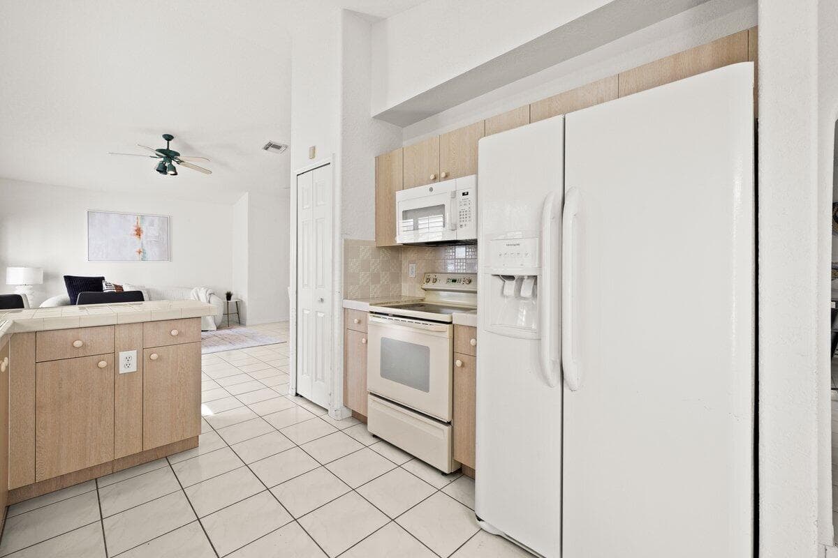 363 SW 161st Avenue, Pembroke Pines, FL 33027 — photo 14 of 34