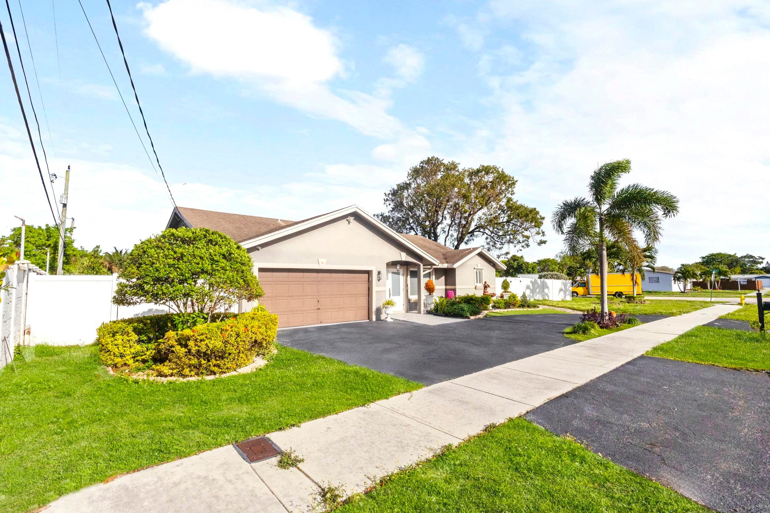 4040 NE 6th Avenue, Deerfield Beach, FL 33064 — photo 3 of 34