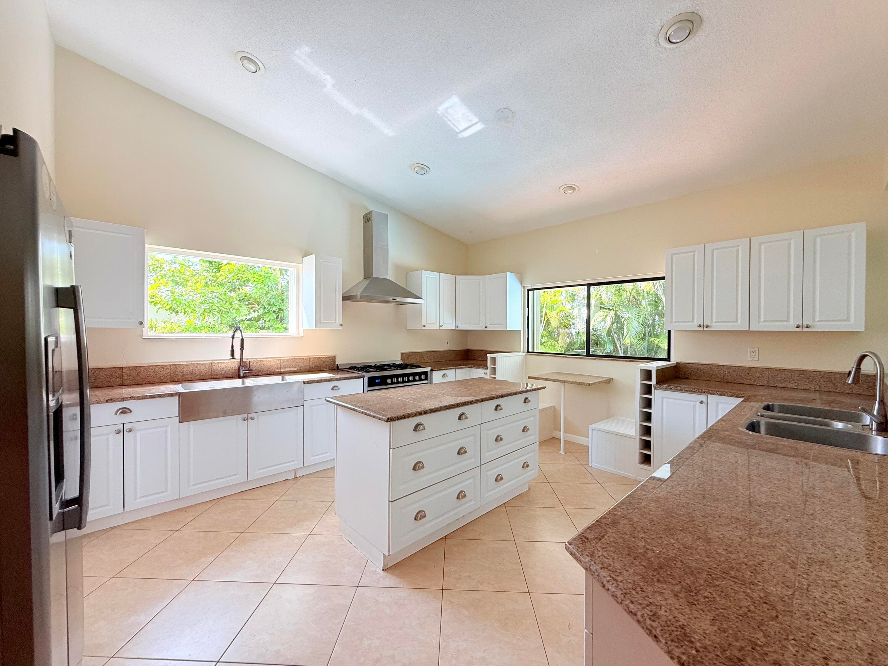 71 Laredo Lane, Boca Raton, FL 33487 — photo 8 of 18