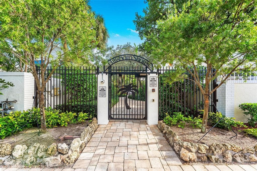 3213 Dover Road, Pompano Beach, FL 33062 — photo 3 of 50