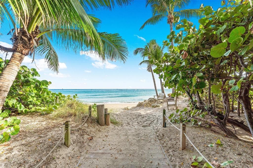 3213 Dover Road, Pompano Beach, FL 33062 — photo 4 of 50