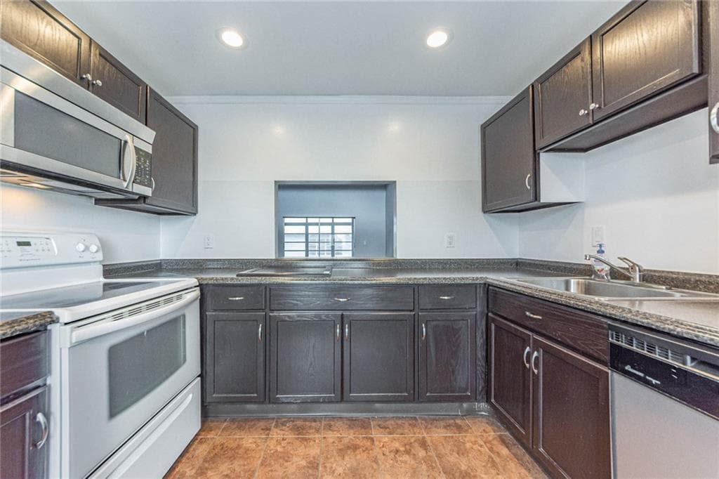 1555 14th Avenue 201, Vero Beach, FL 32960 — photo 2 of 28