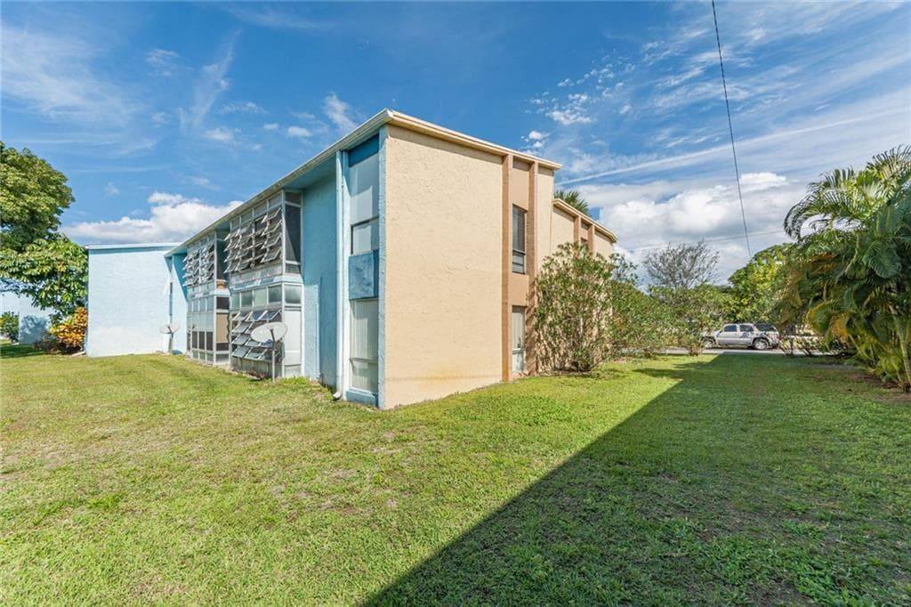 1555 14th Avenue 201, Vero Beach, FL 32960 — photo 17 of 28