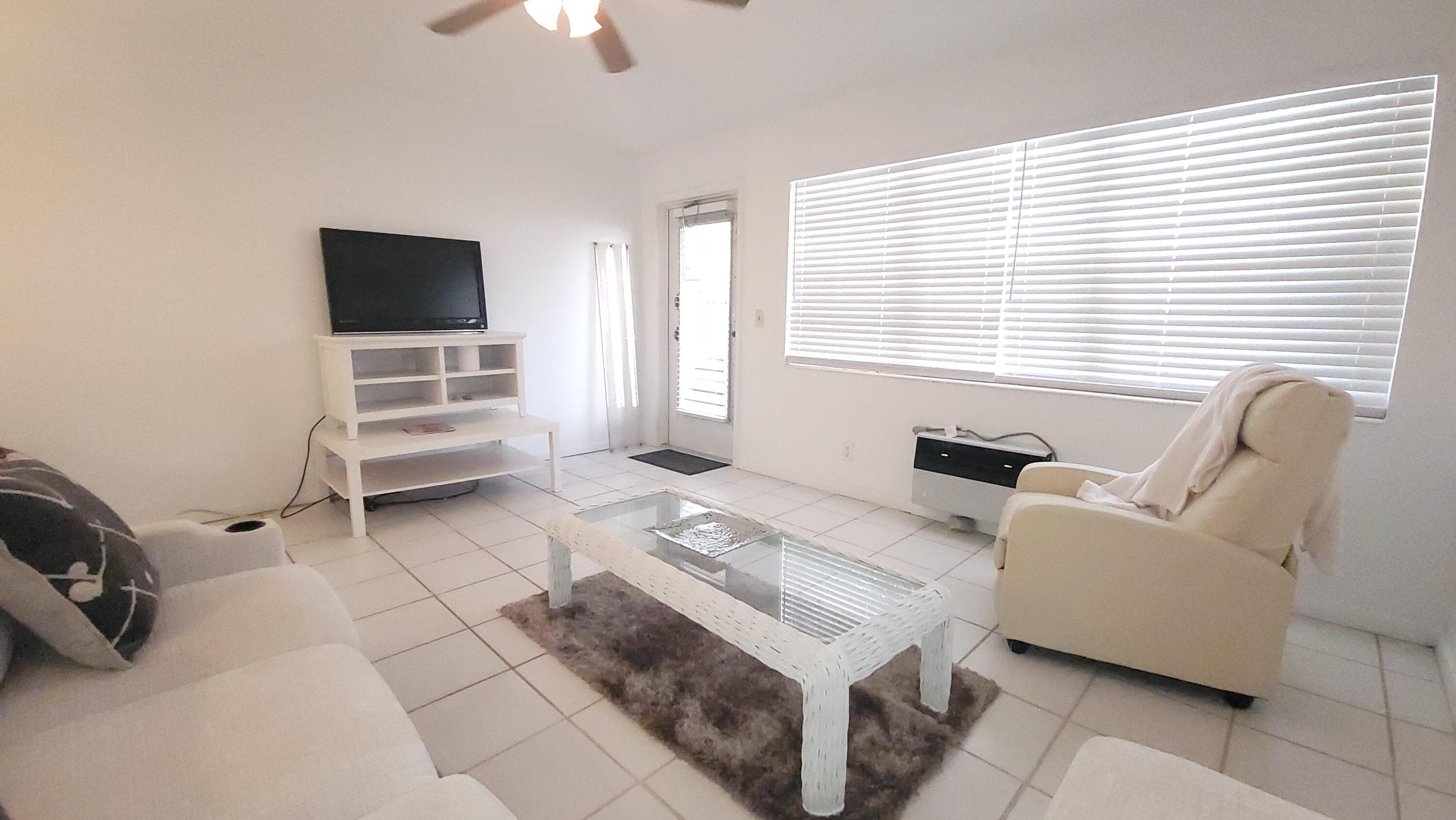 319 Chatham P, West Palm Beach, FL 33417 — photo 3 of 41