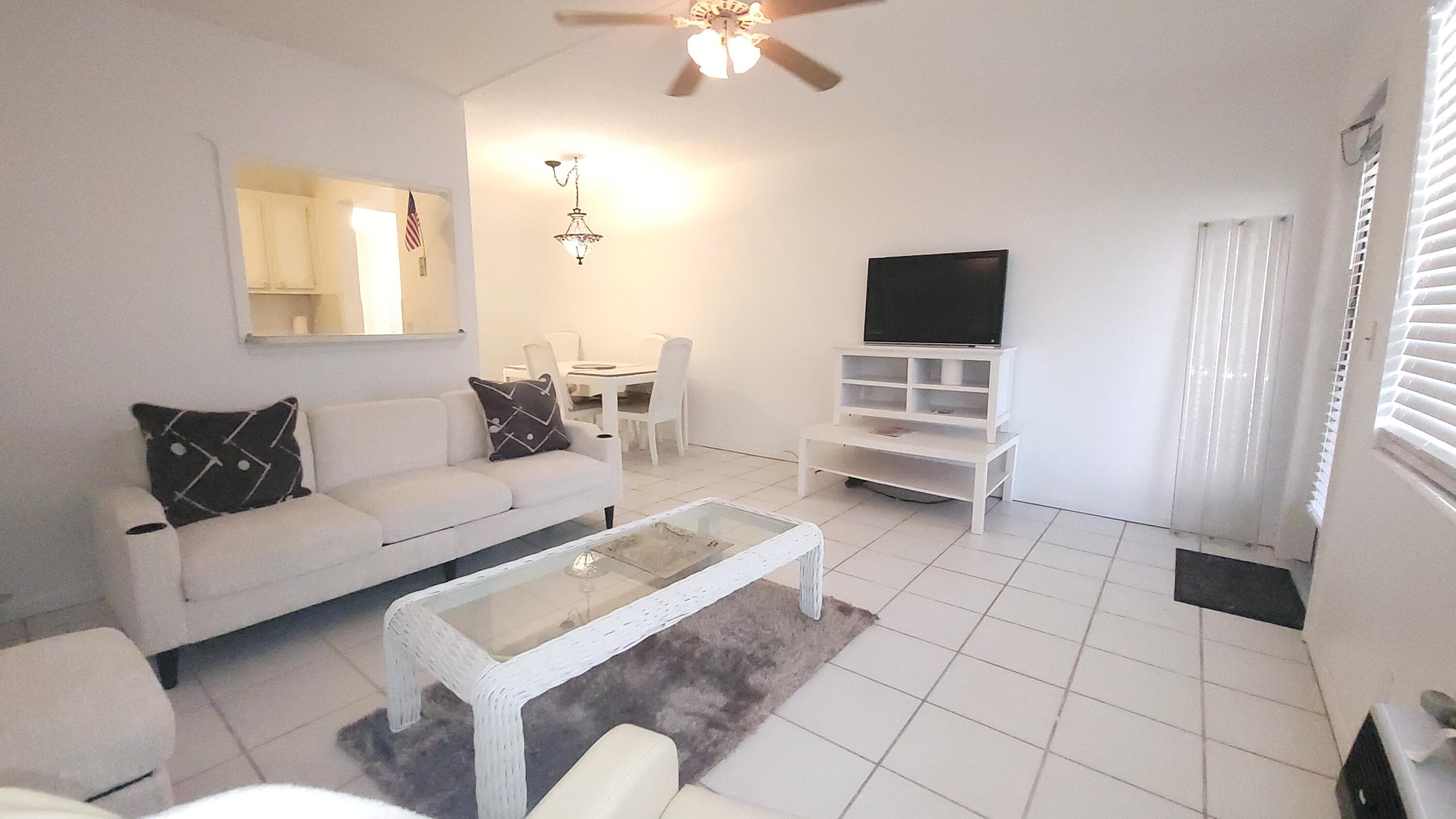 319 Chatham P, West Palm Beach, FL 33417 — photo 4 of 41