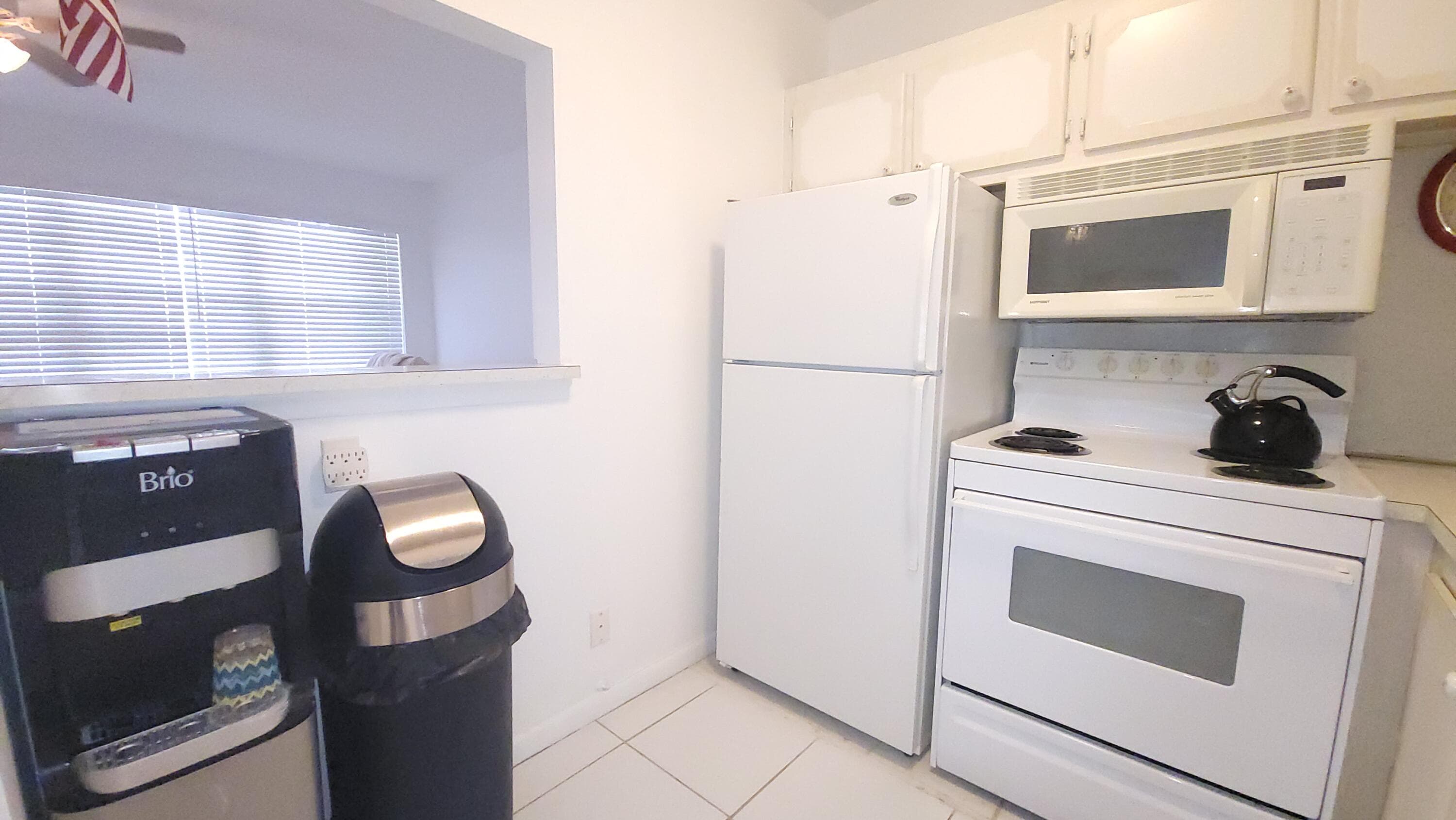 319 Chatham P, West Palm Beach, FL 33417 — photo 8 of 41