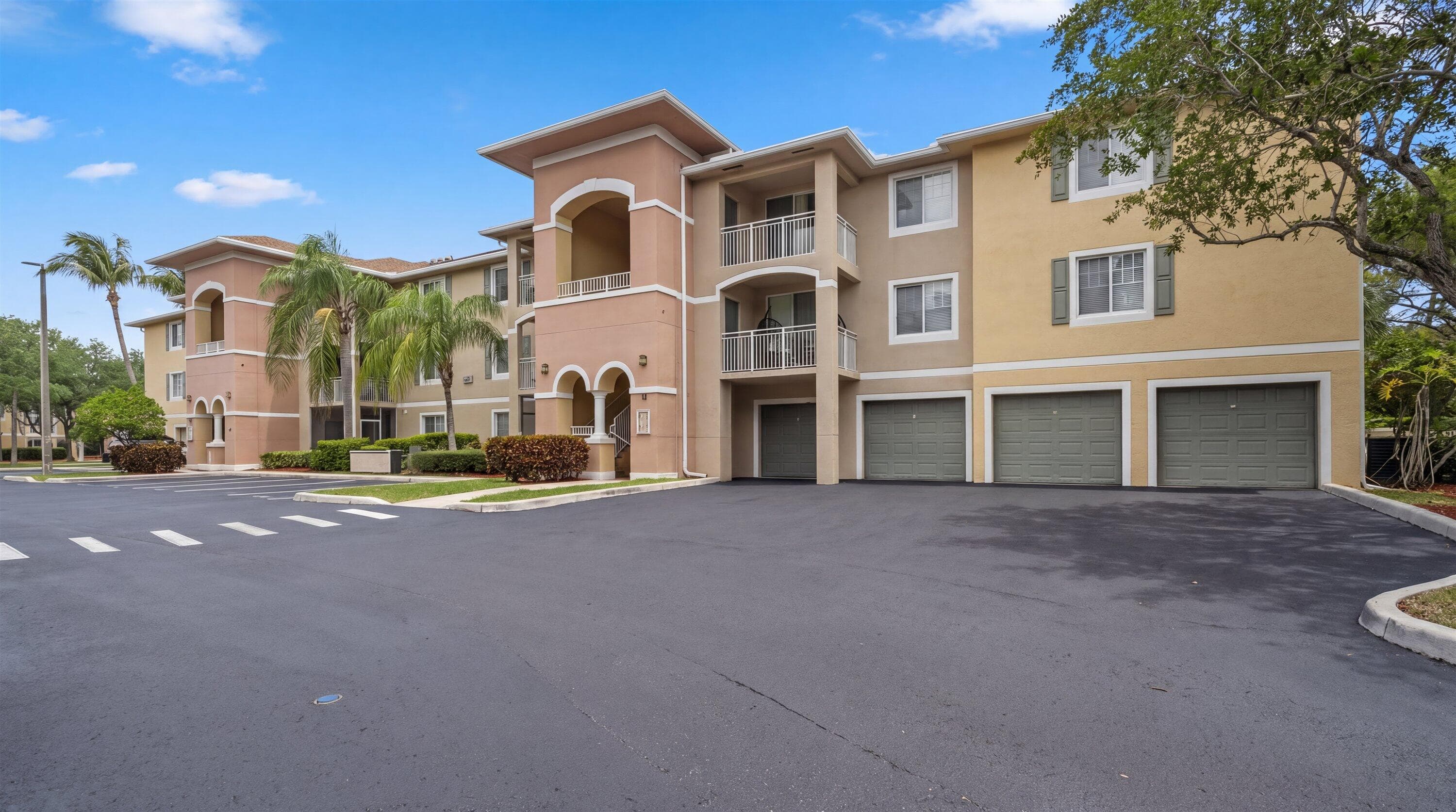 6475 Emerald Dunes Drive 206, West Palm Beach, FL 33411 — photo 2 of 29