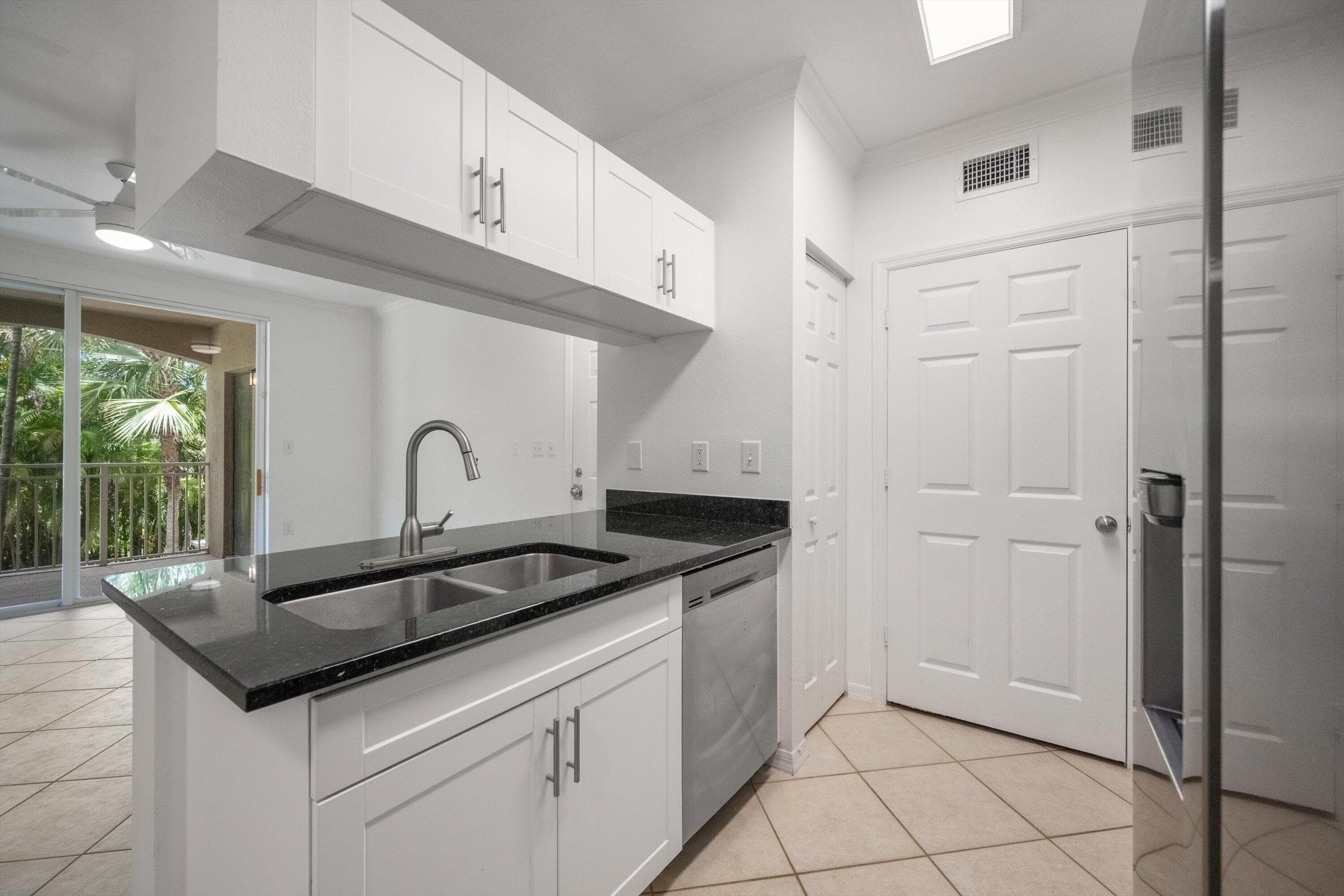 6475 Emerald Dunes Drive 206, West Palm Beach, FL 33411 — photo 11 of 29