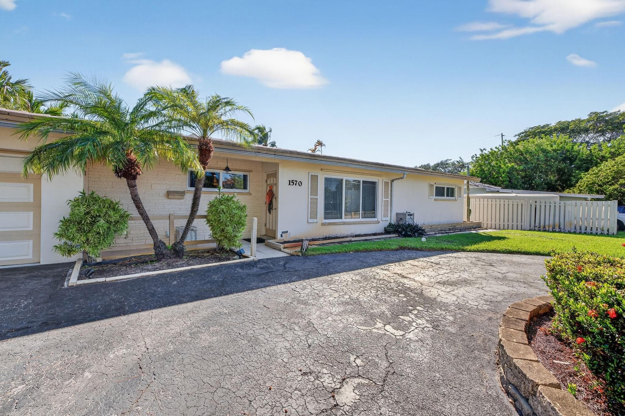 1570 NE 30th Place, Oakland Park, FL 33334 — photo 4 of 76