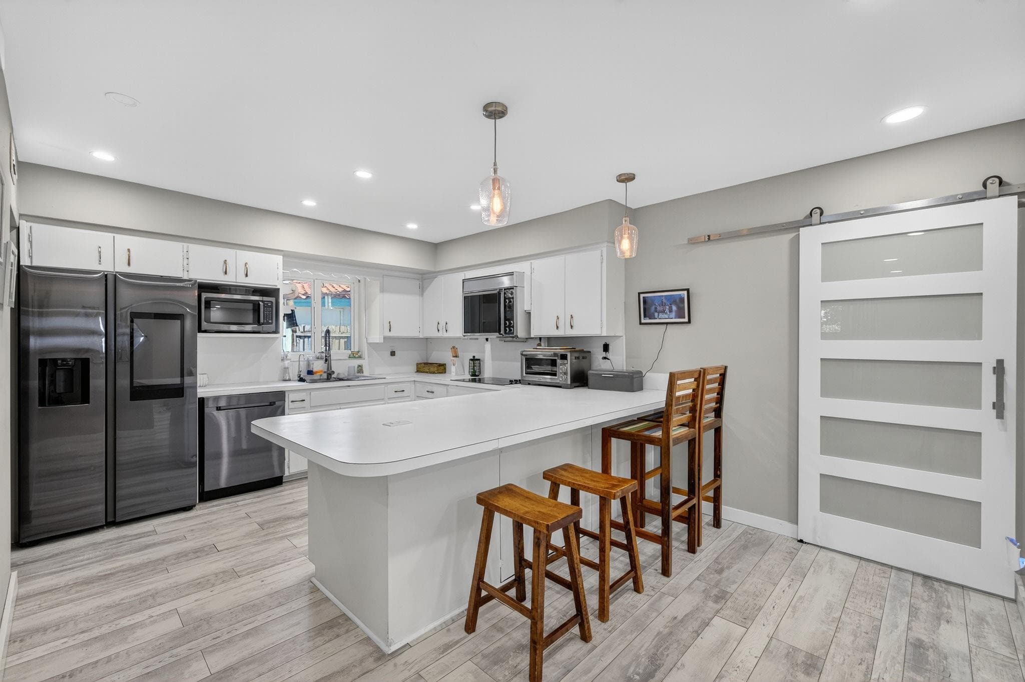 1570 NE 30th Place, Oakland Park, FL 33334 — photo 11 of 76