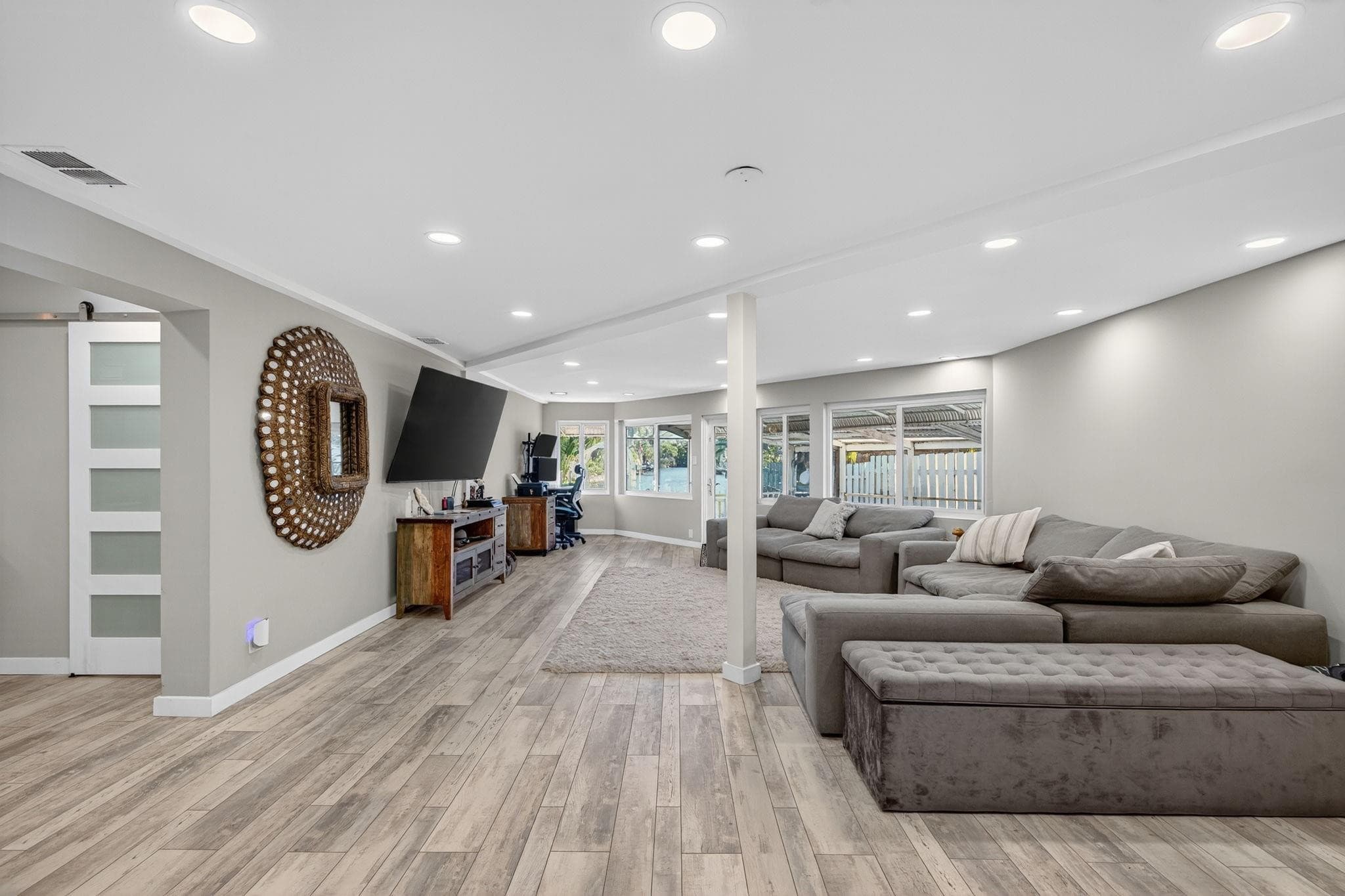 1570 NE 30th Place, Oakland Park, FL 33334 — photo 12 of 76