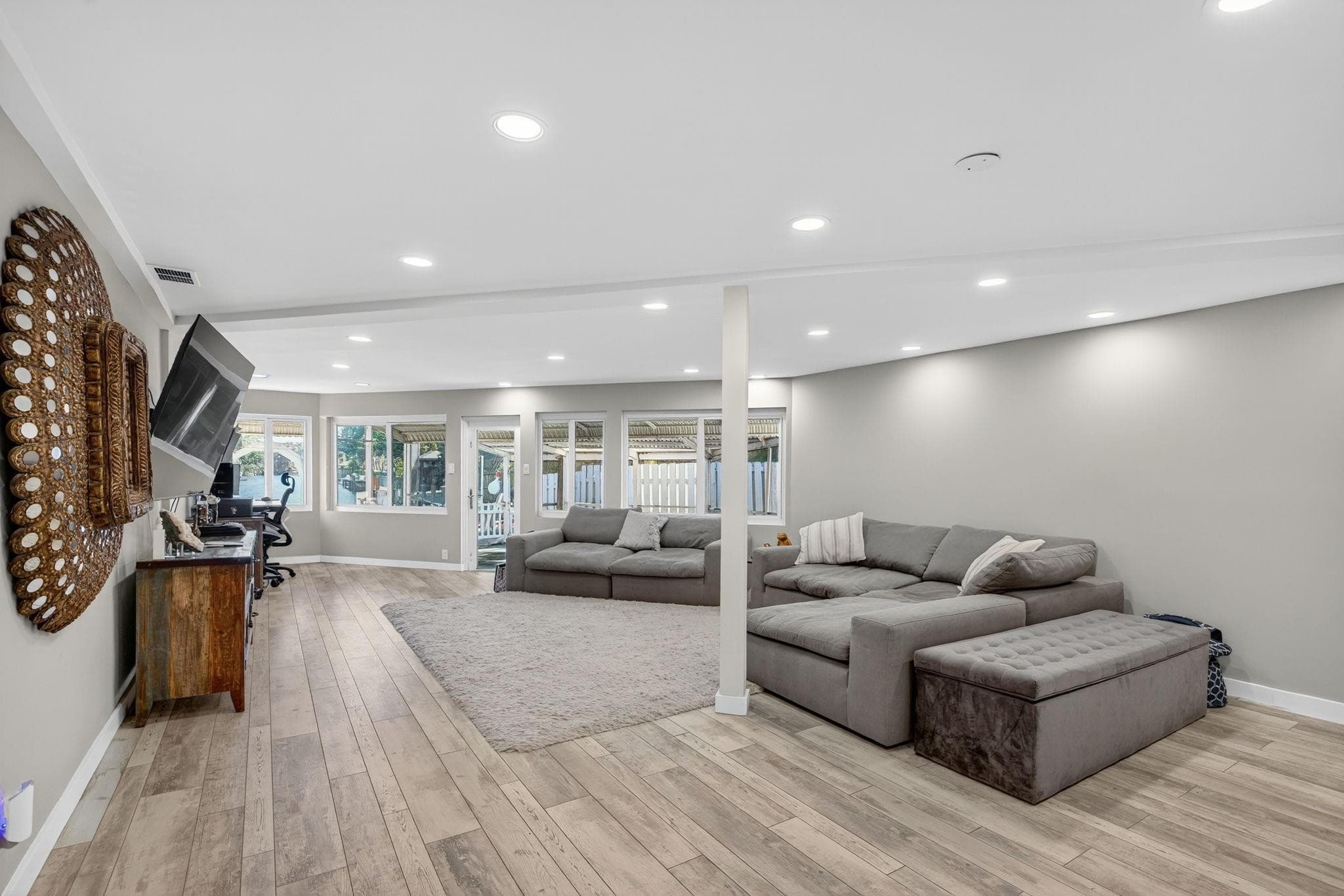 1570 NE 30th Place, Oakland Park, FL 33334 — photo 13 of 76