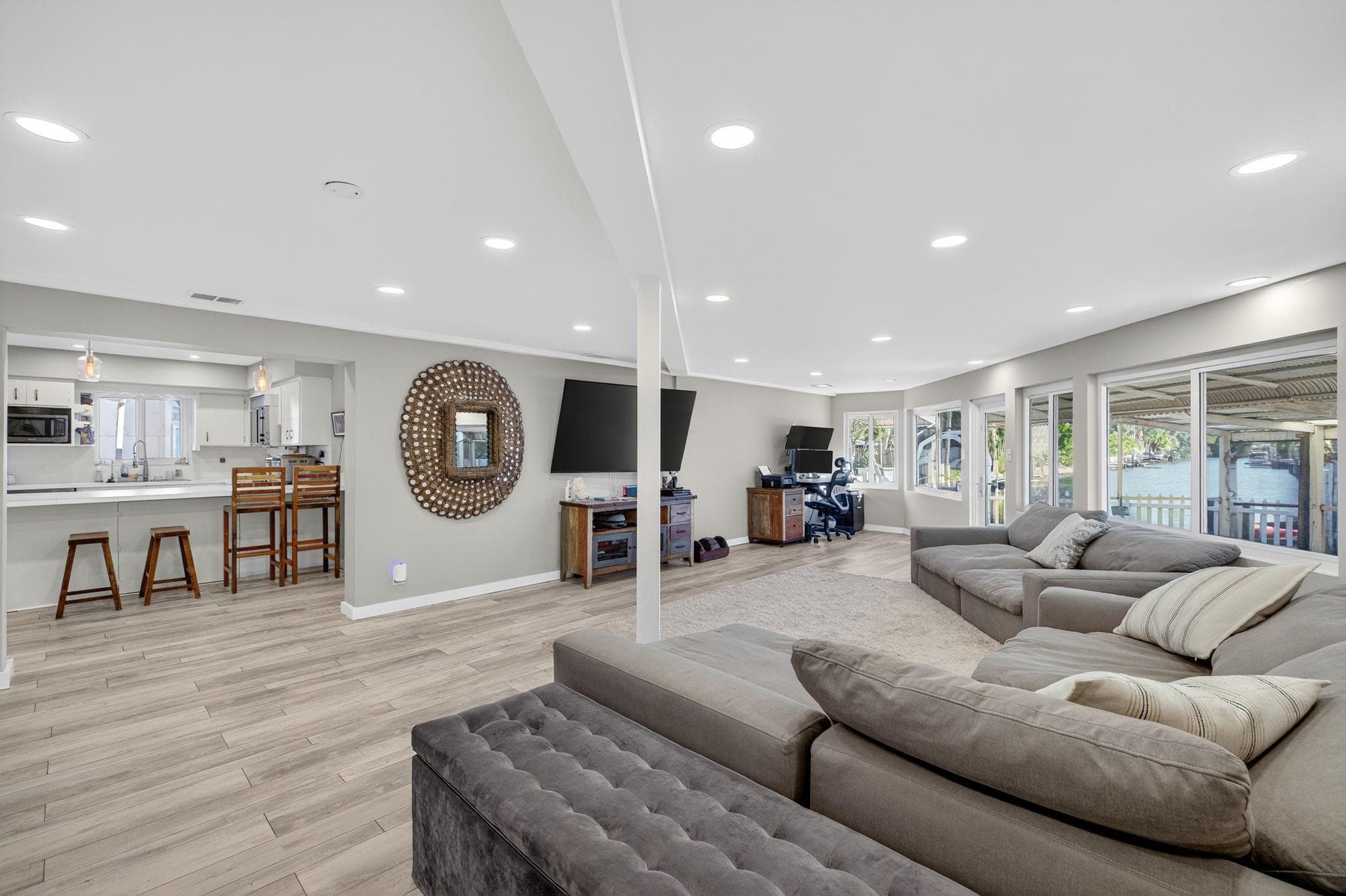 1570 NE 30th Place, Oakland Park, FL 33334 — photo 14 of 76